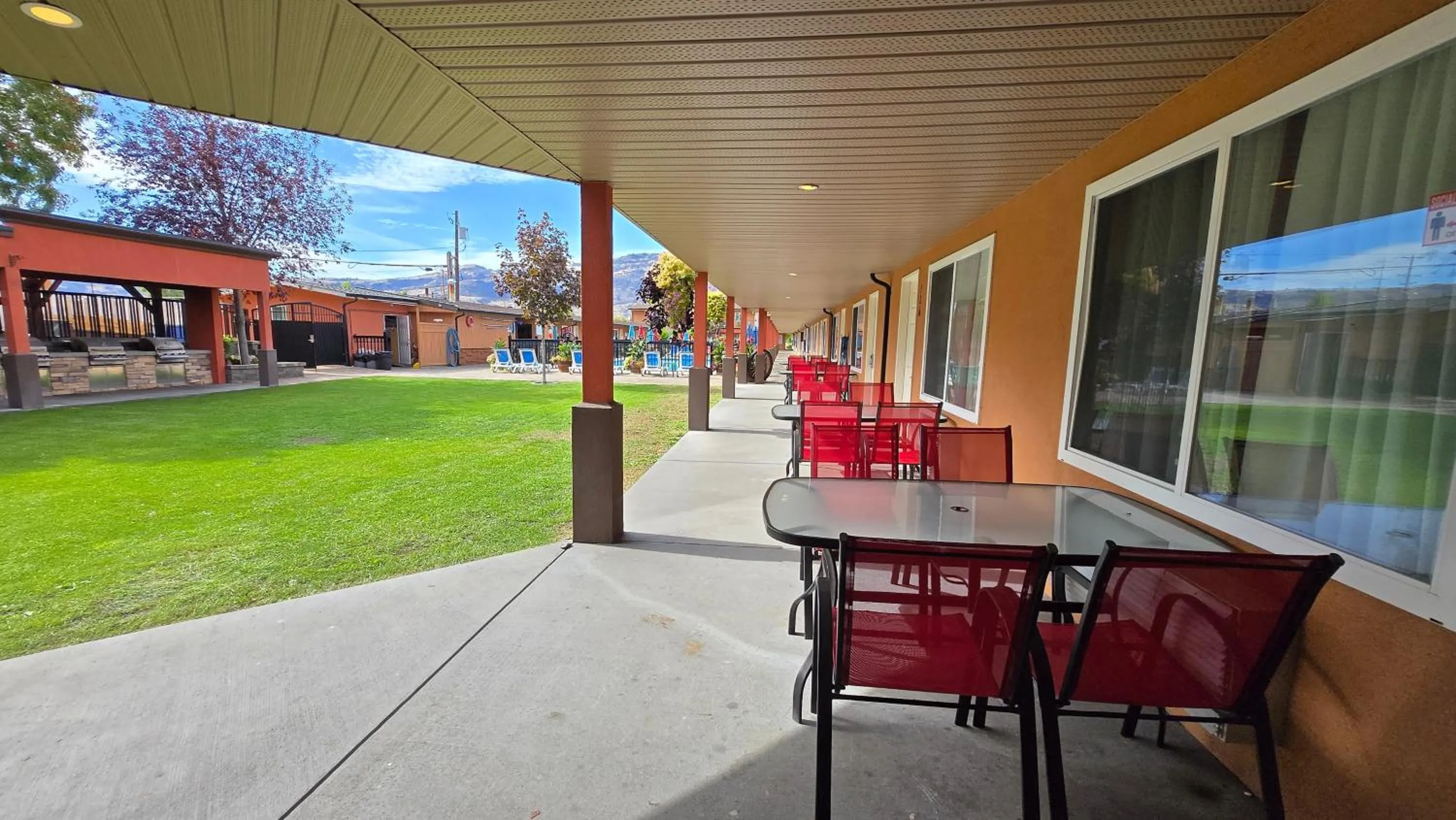 Sahara Courtyard Inn & Suites Osoyoos