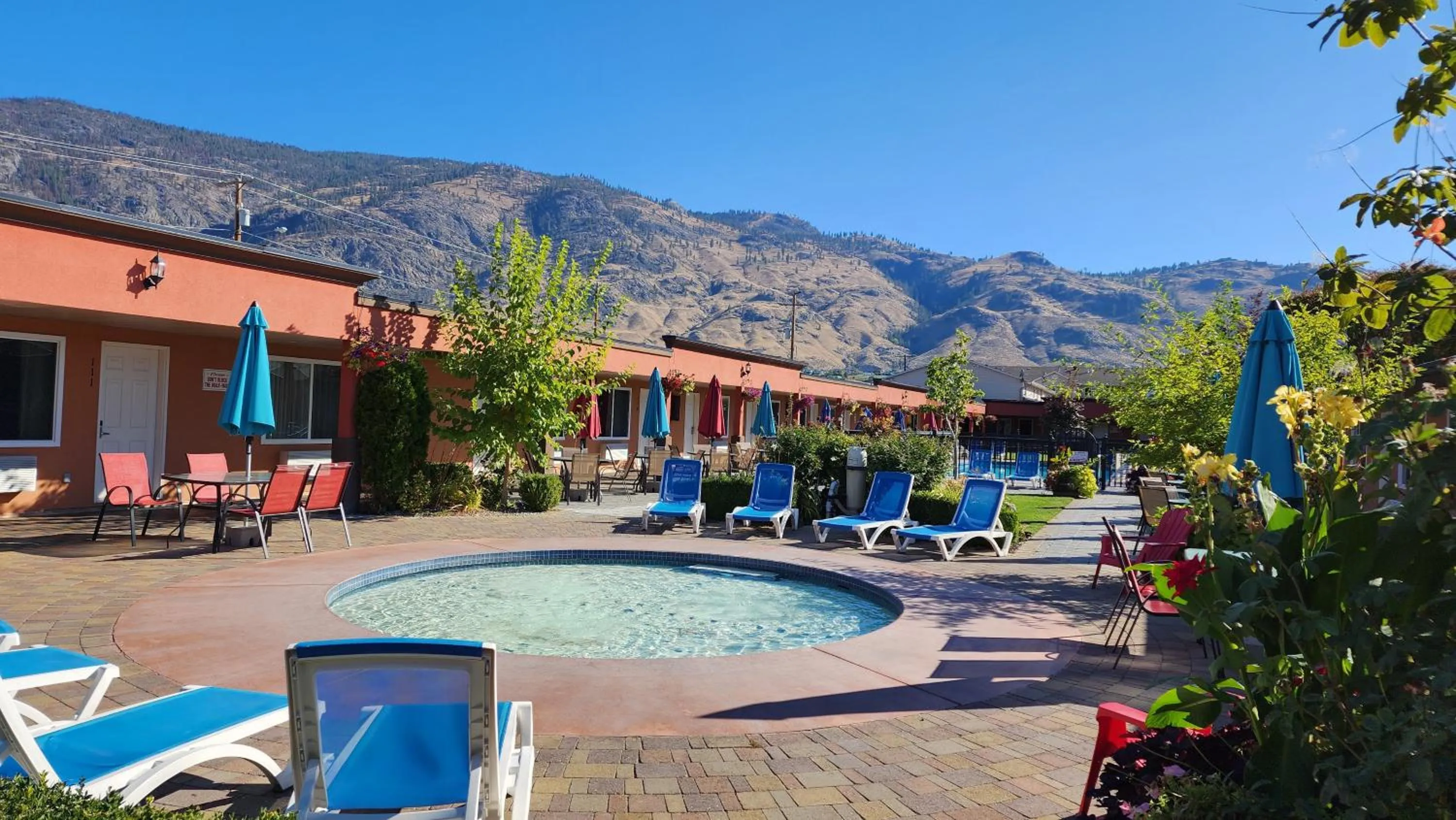 Sahara Courtyard Inn & Suites Osoyoos
