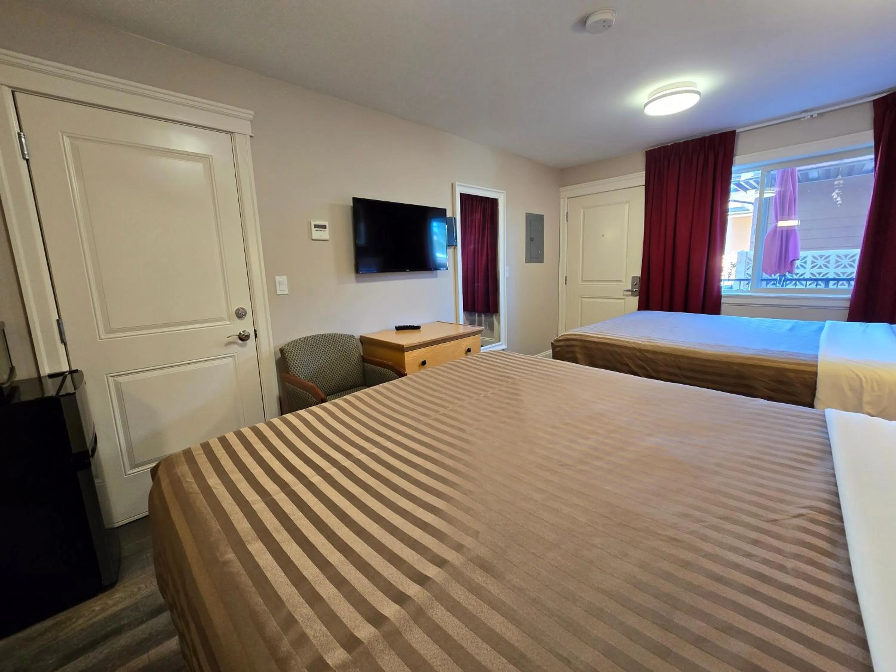 Bed in Sahara Courtyard Inn & Suites Osoyoos