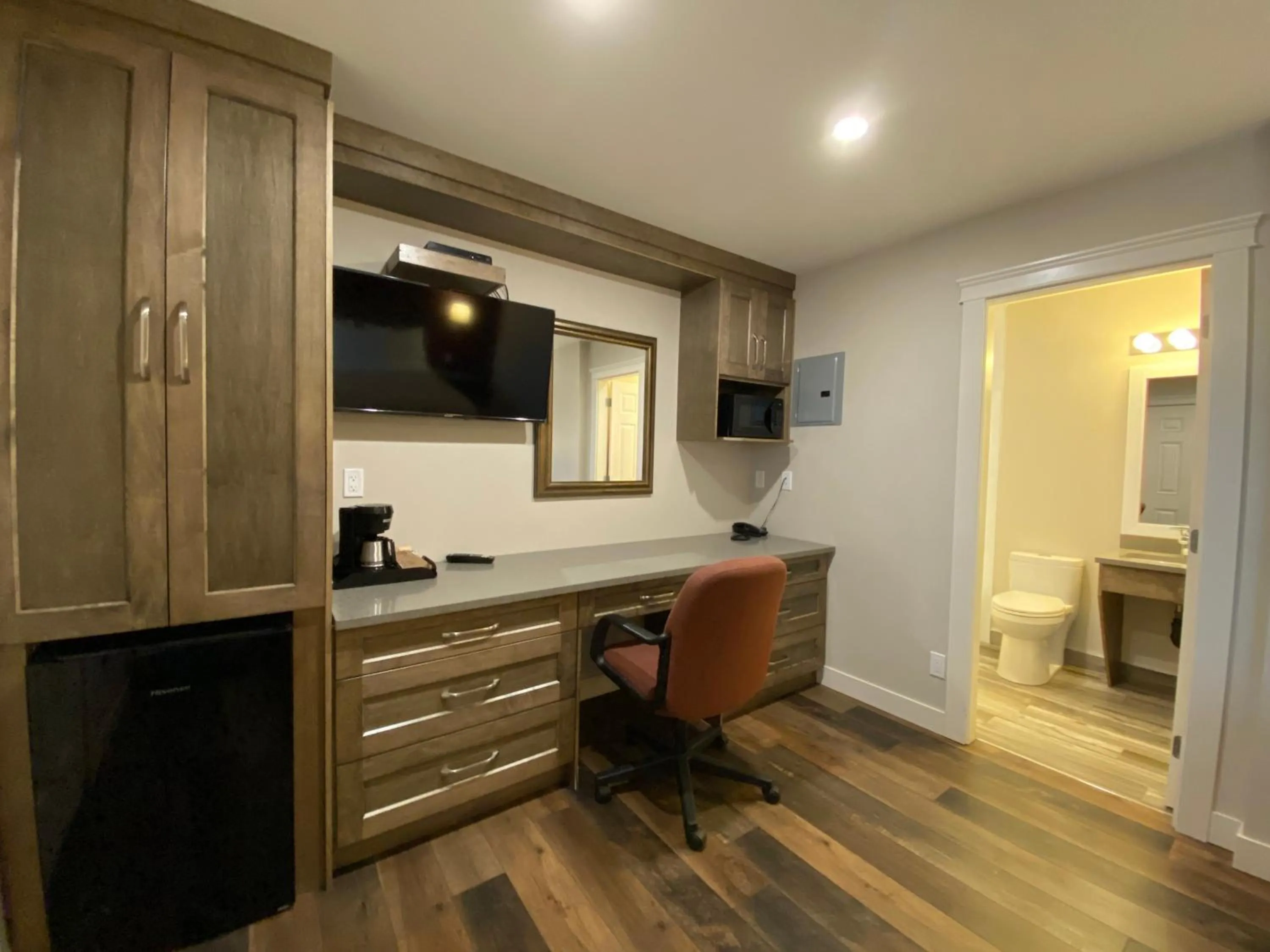 Sahara Courtyard Inn & Suites Osoyoos