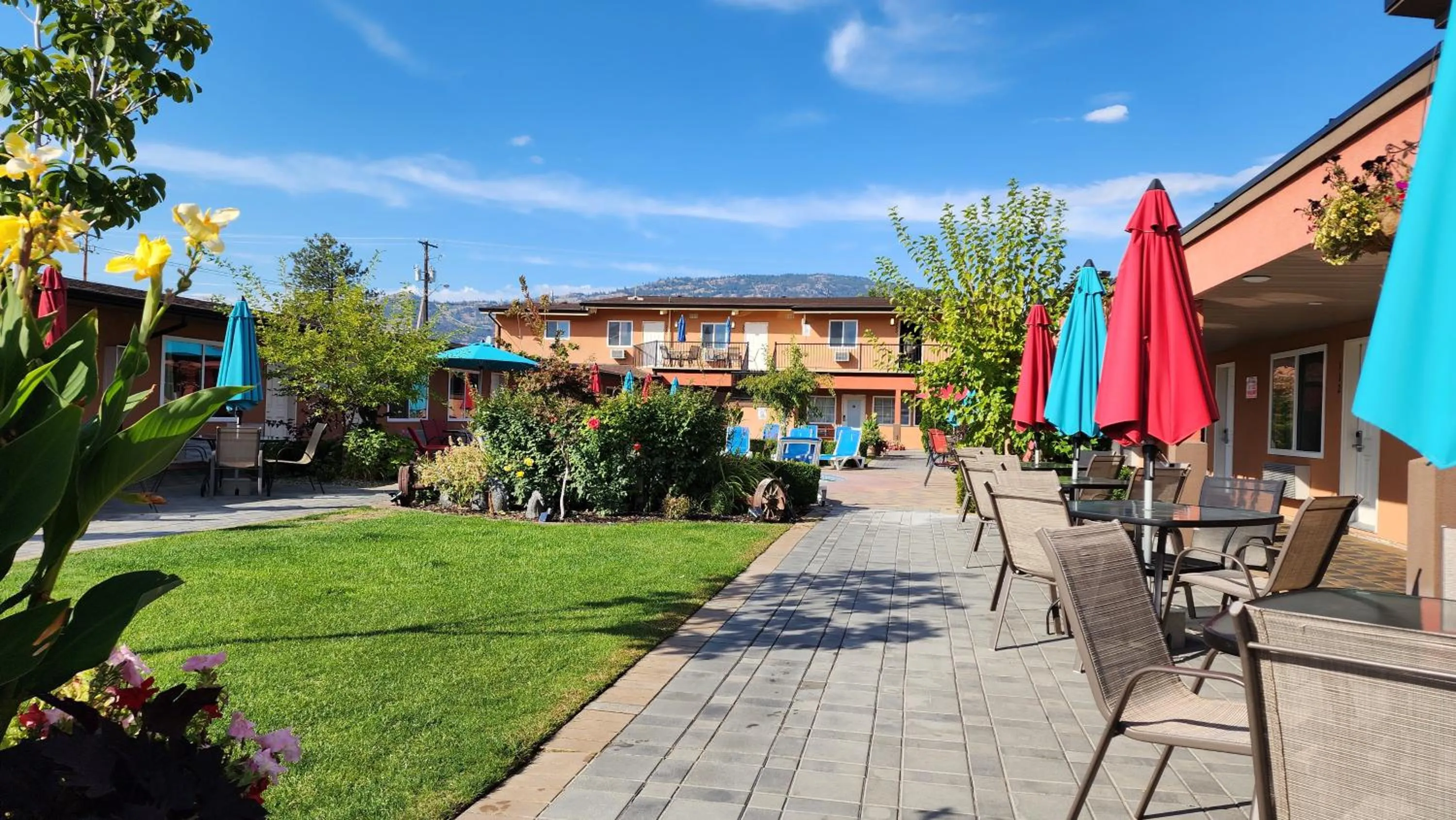 Sahara Courtyard Inn & Suites Osoyoos