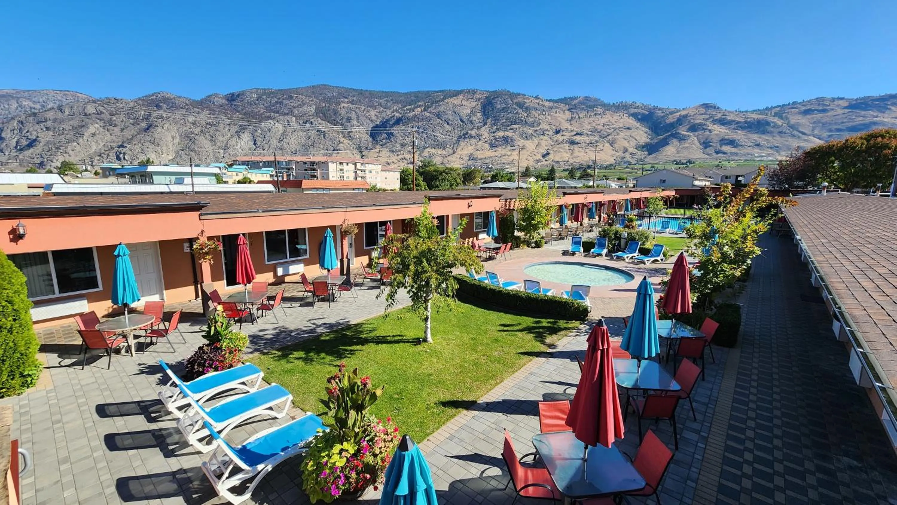 Sahara Courtyard Inn & Suites Osoyoos