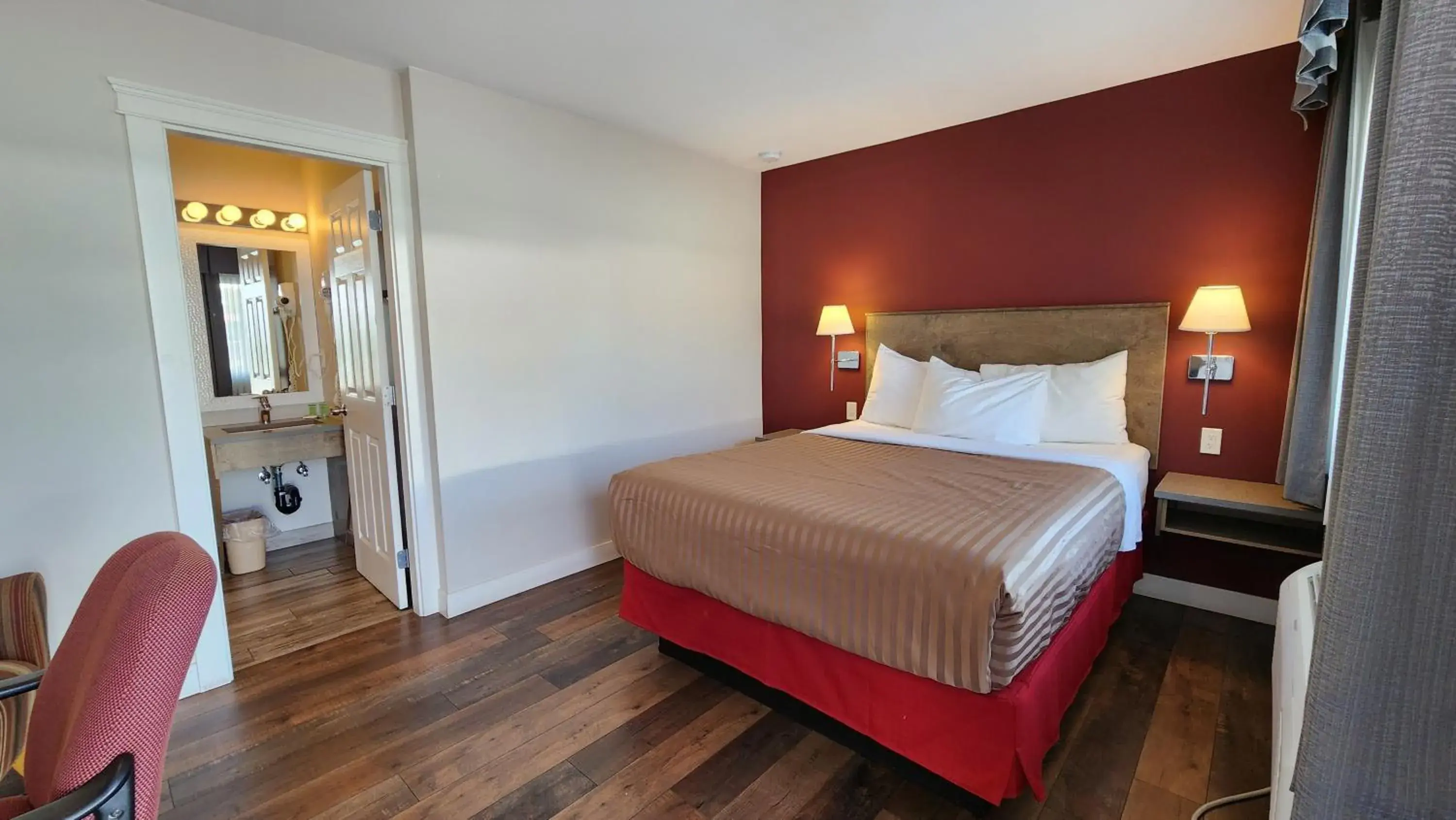 Queen Room - single occupancy in Sahara Courtyard Inn & Suites Osoyoos Queen Room - single occupancy in Sahara Courtyard Inn & Suites Osoyoos