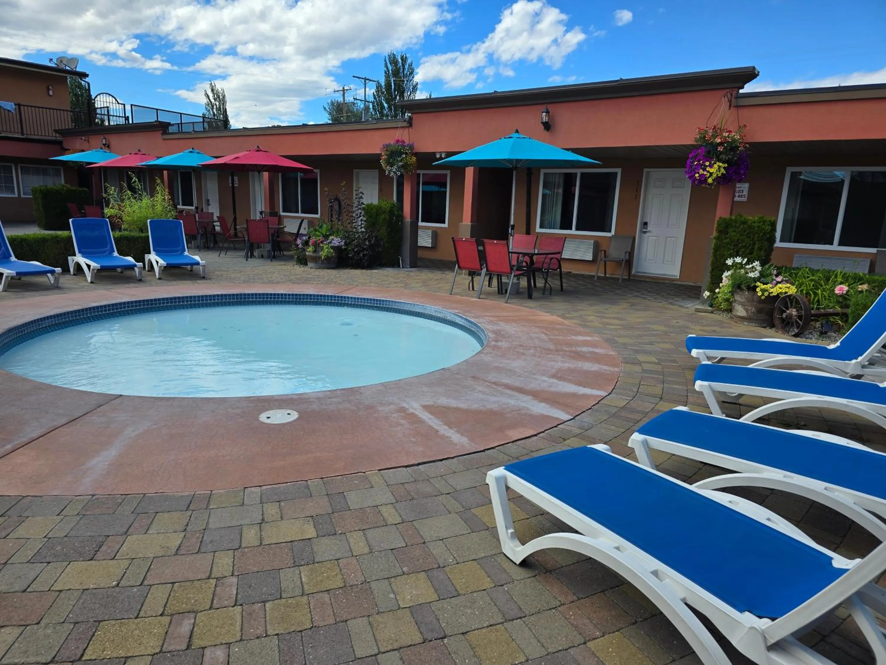 Sahara Courtyard Inn & Suites Osoyoos