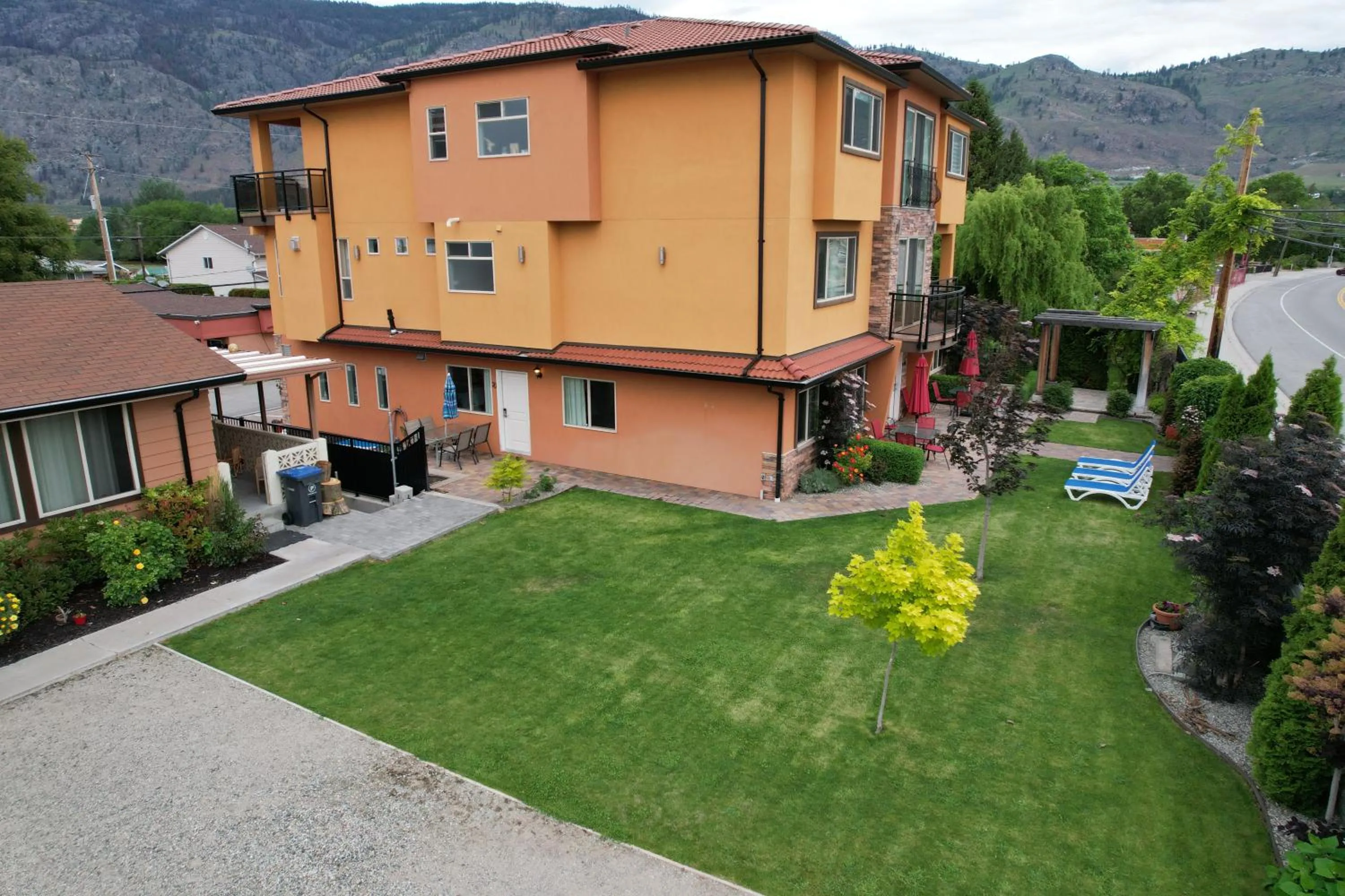 Sahara Courtyard Inn & Suites Osoyoos