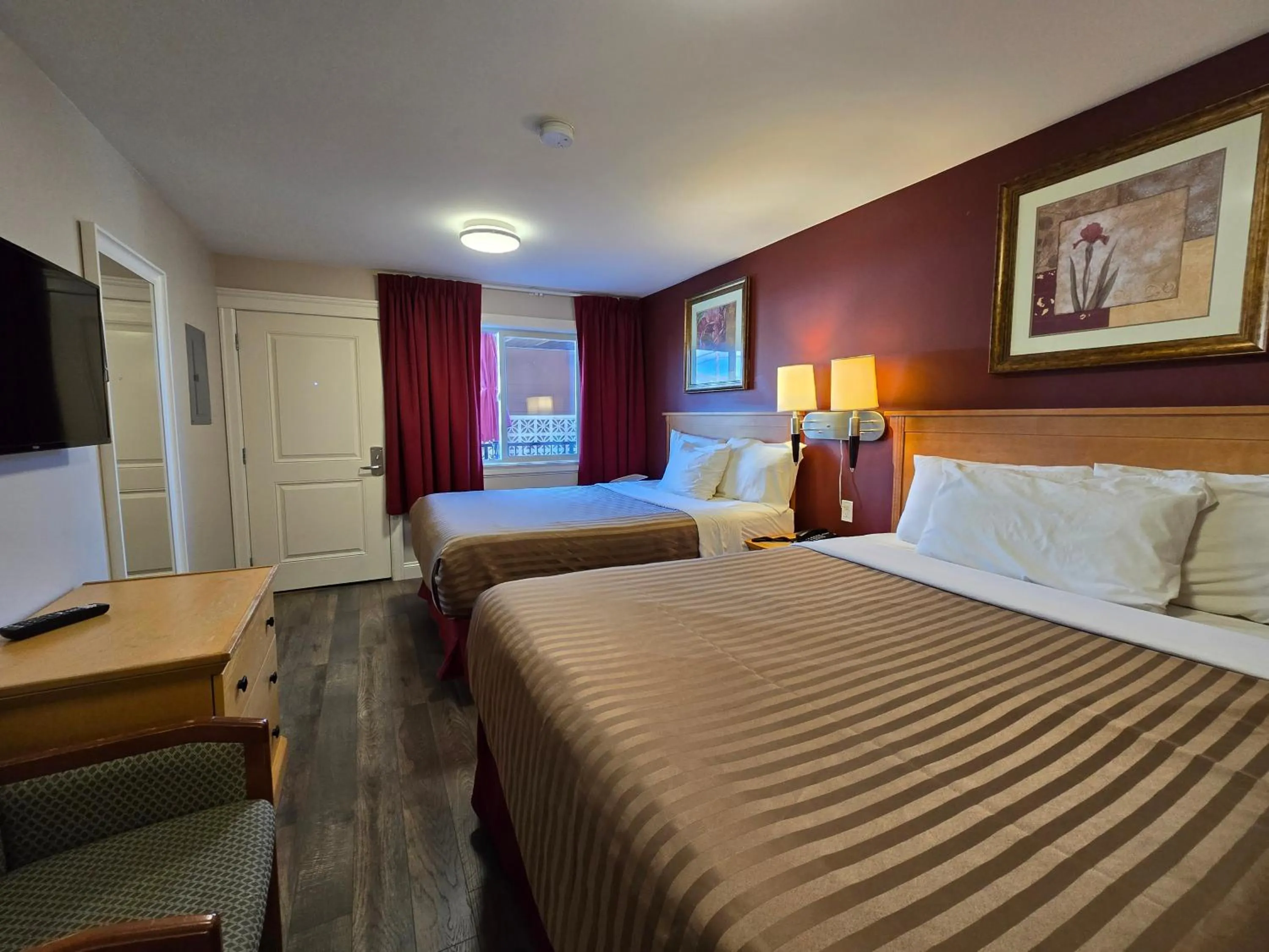 Bed in Sahara Courtyard Inn & Suites Osoyoos