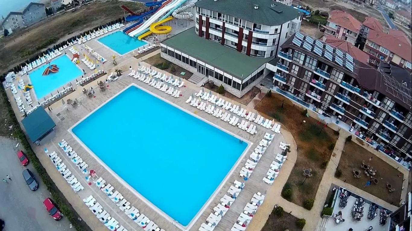 Property building in Carpediem Diamond Hotel