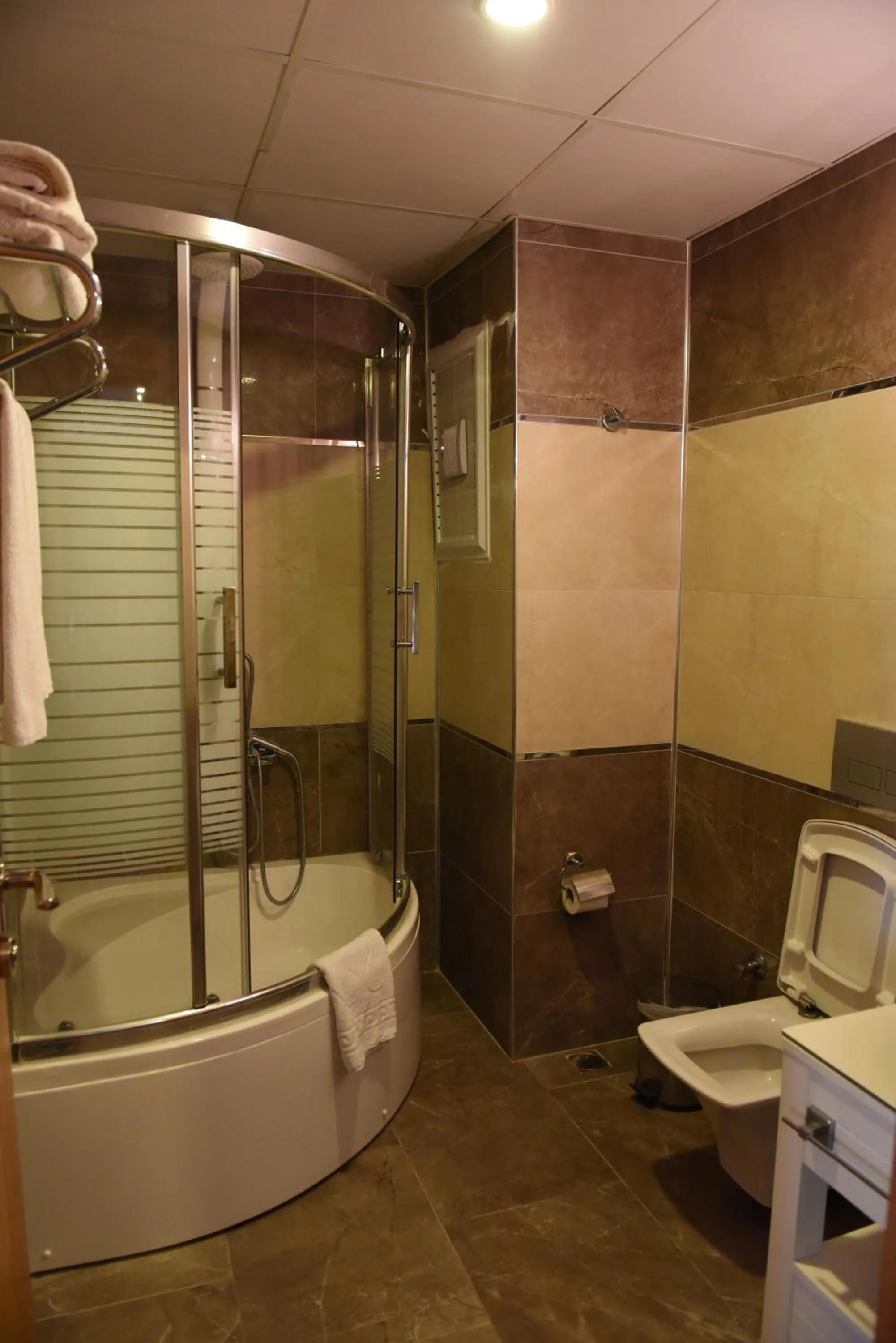 Shower in Carpediem Diamond Hotel