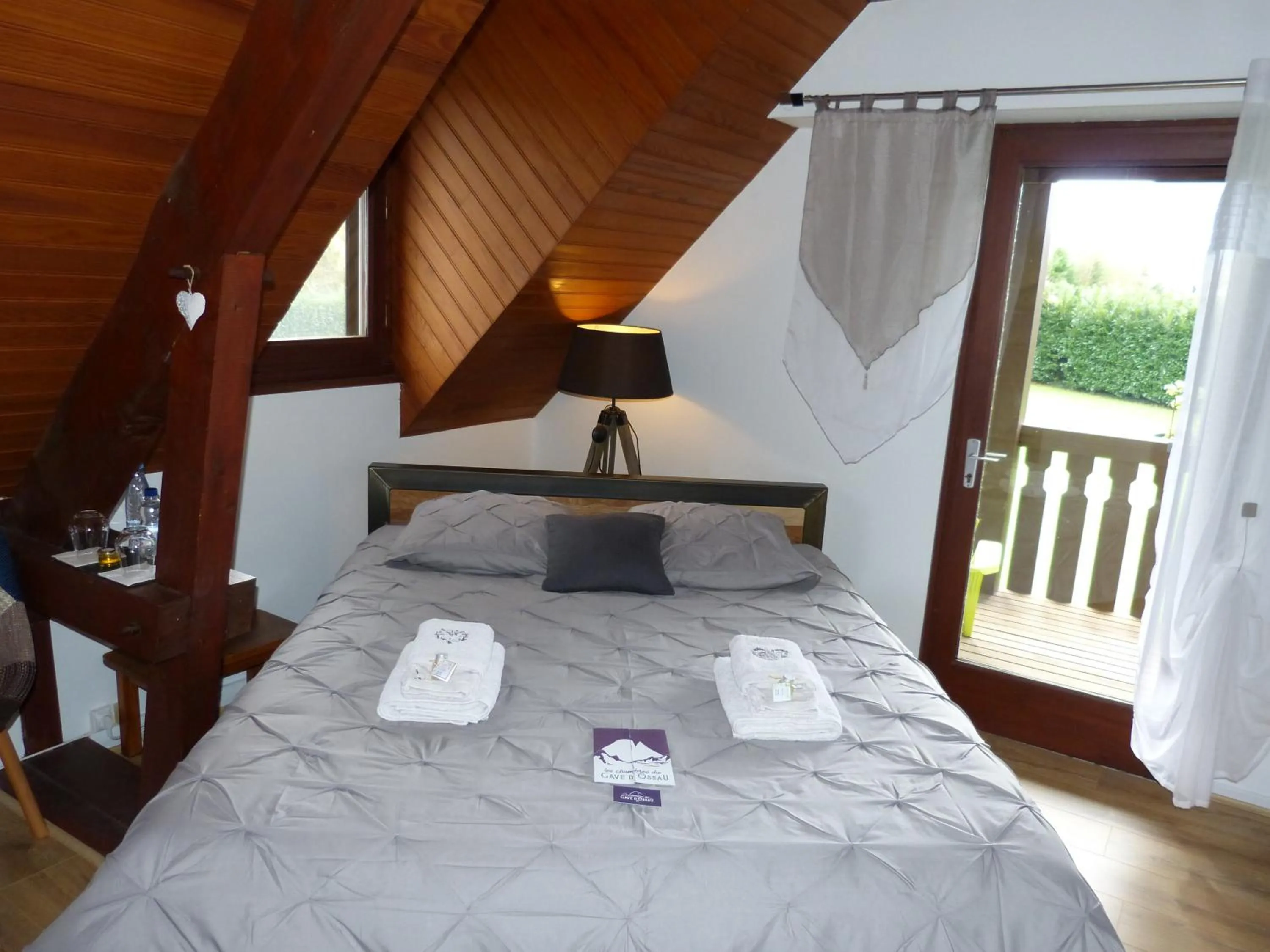 Balcony/Terrace, Bed in LES CHAMBRES DU GAVE D'OSSAU