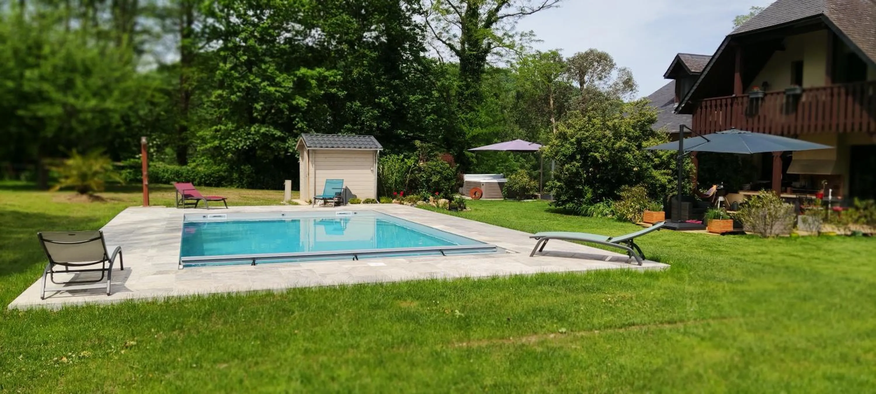 Swimming pool in LES CHAMBRES DU GAVE D'OSSAU