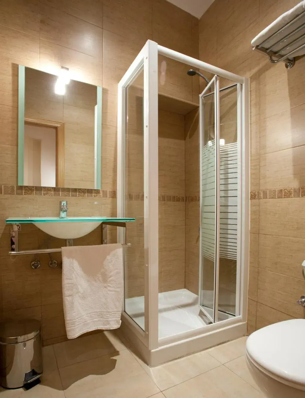 Shower, Bathroom in Hostal Zabala
