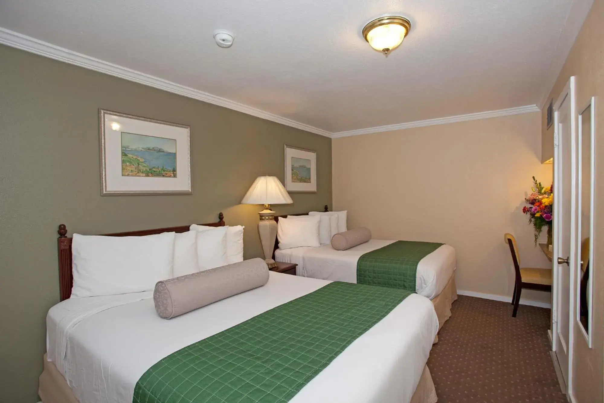 Photo of the whole room, Bed in Traveler's Inn Williams, CA Modern Renovated Hotel Photo of the whole room, Bed in Traveler's Inn Williams, CA Modern Renovated Hotel