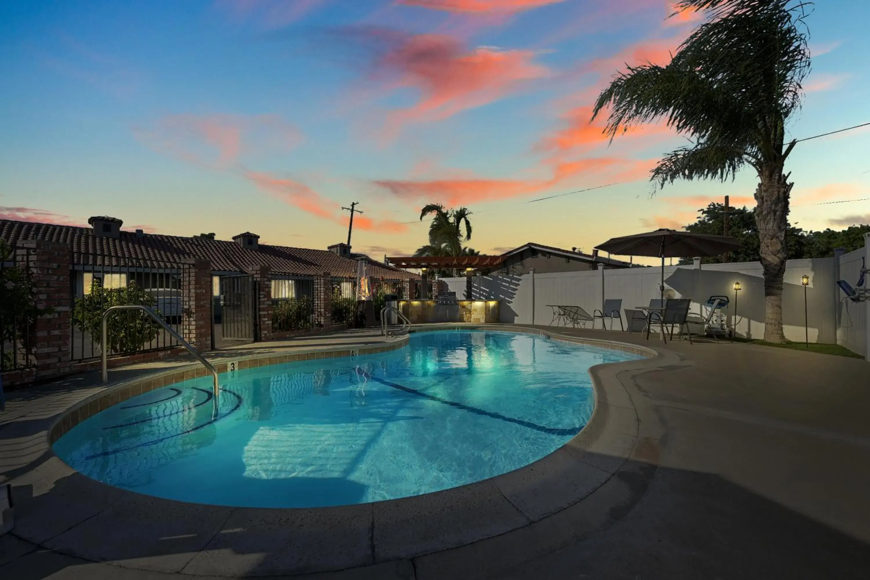 Property building in Traveler's Inn Williams, CA Modern Renovated Hotel Property building in Traveler's Inn Williams, CA Modern Renovated Hotel