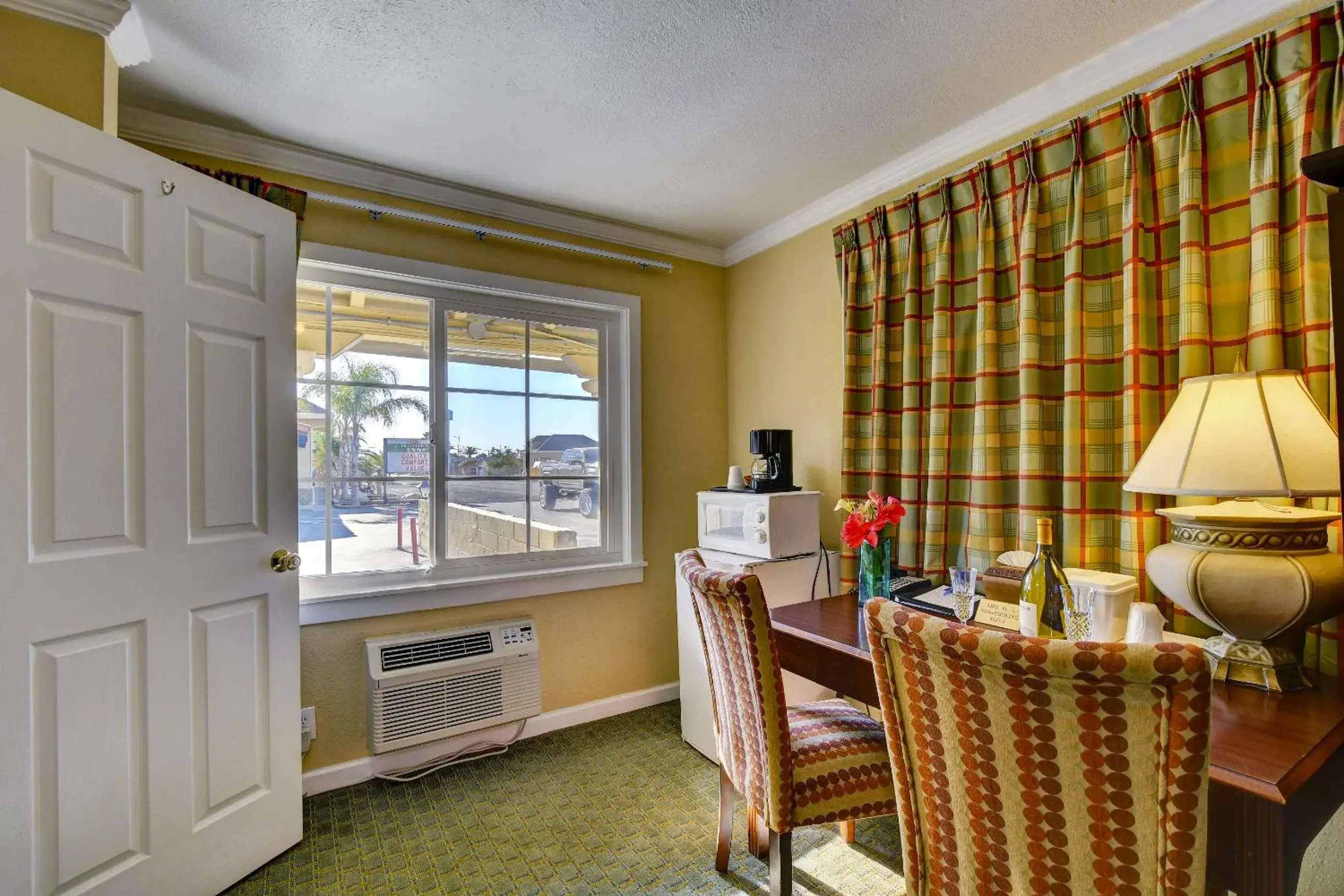 Traveler's Inn Williams, CA Modern Renovated Hotel Traveler's Inn Williams, CA Modern Renovated Hotel