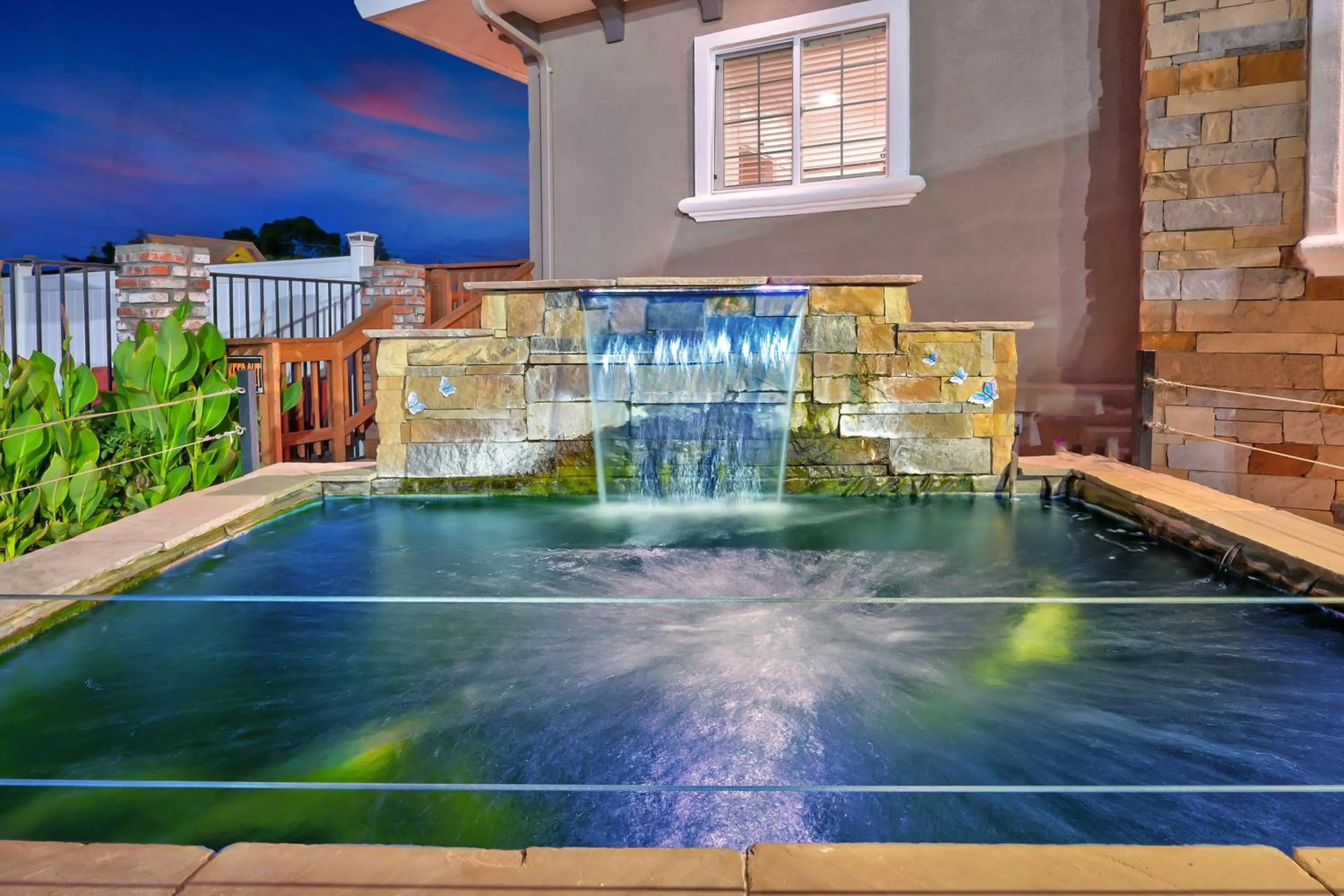 Property building in Traveler's Inn Williams, CA Modern Renovated Hotel