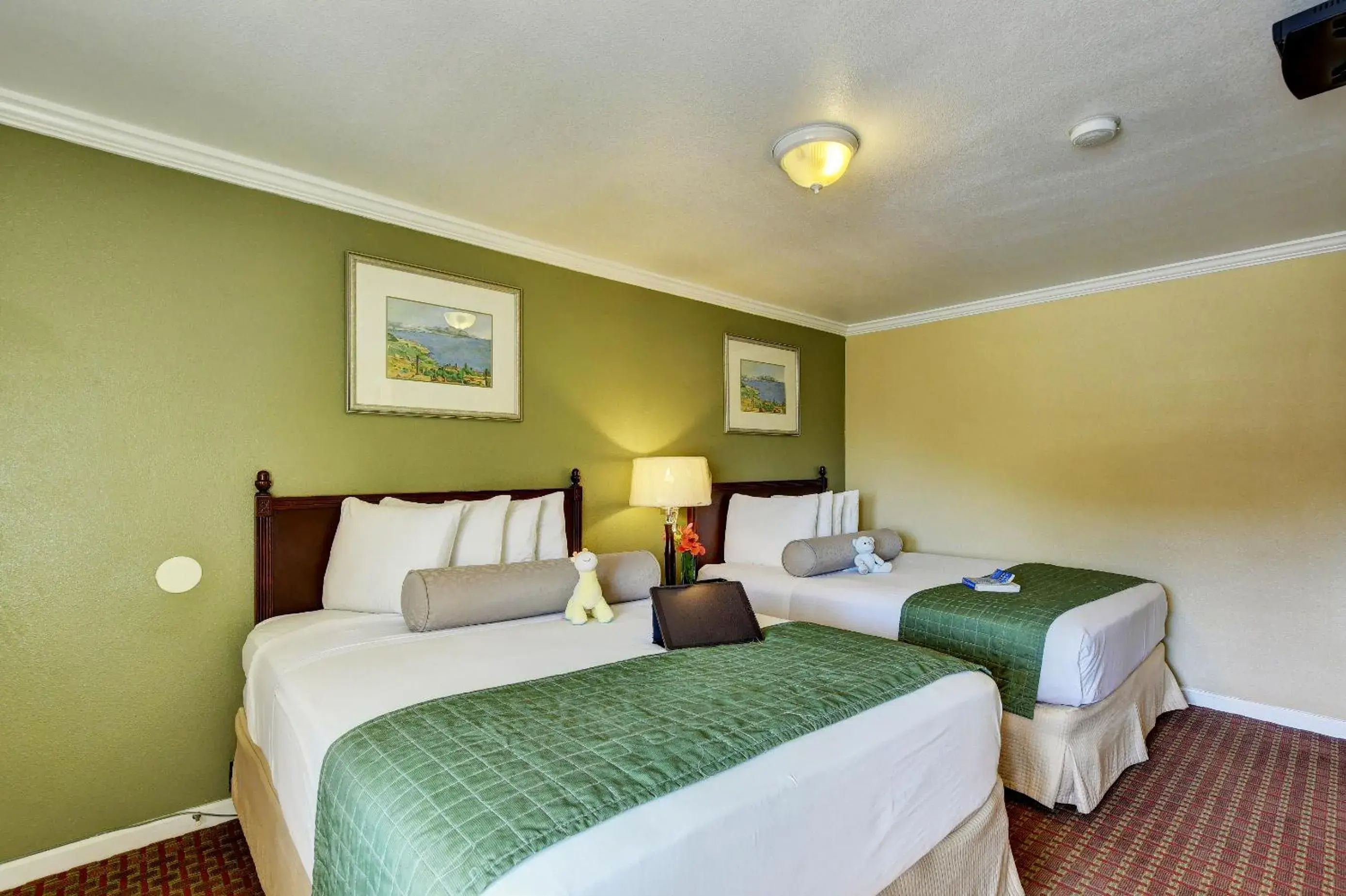 Other, Bed in Traveler's Inn Williams, CA Modern Renovated Hotel Other, Bed in Traveler's Inn Williams, CA Modern Renovated Hotel