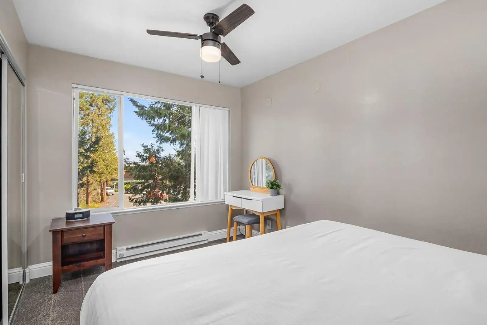 Bed in The Inn at Boatworks, Lake Tahoe Bed in The Inn at Boatworks, Lake Tahoe