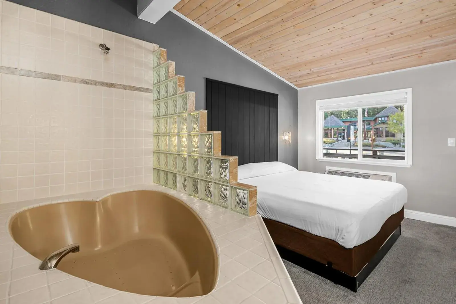 Bed in The Inn at Boatworks, Lake Tahoe Bed in The Inn at Boatworks, Lake Tahoe