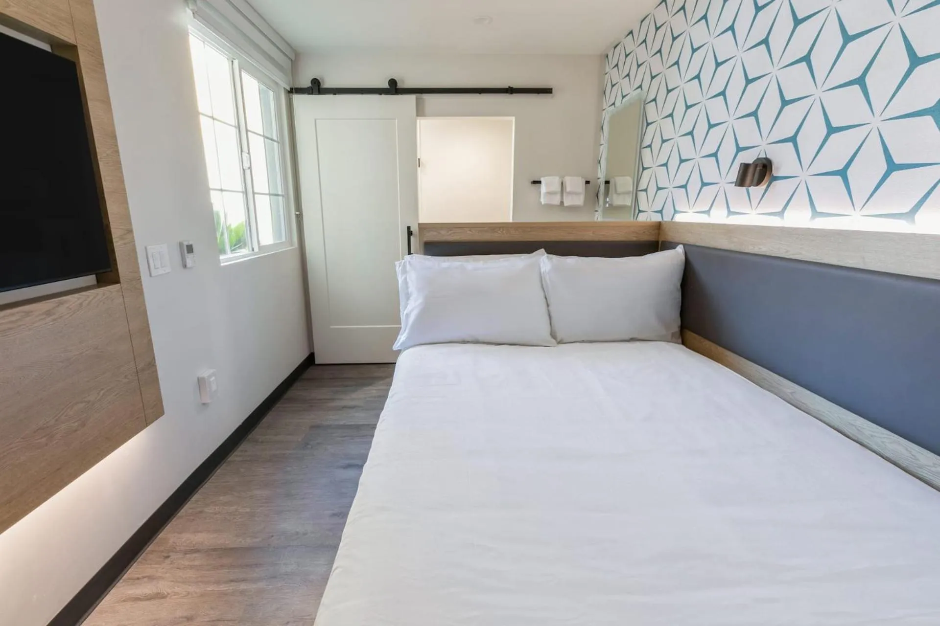 Property building, Bed in Kasa Niche Hotel Redwood City