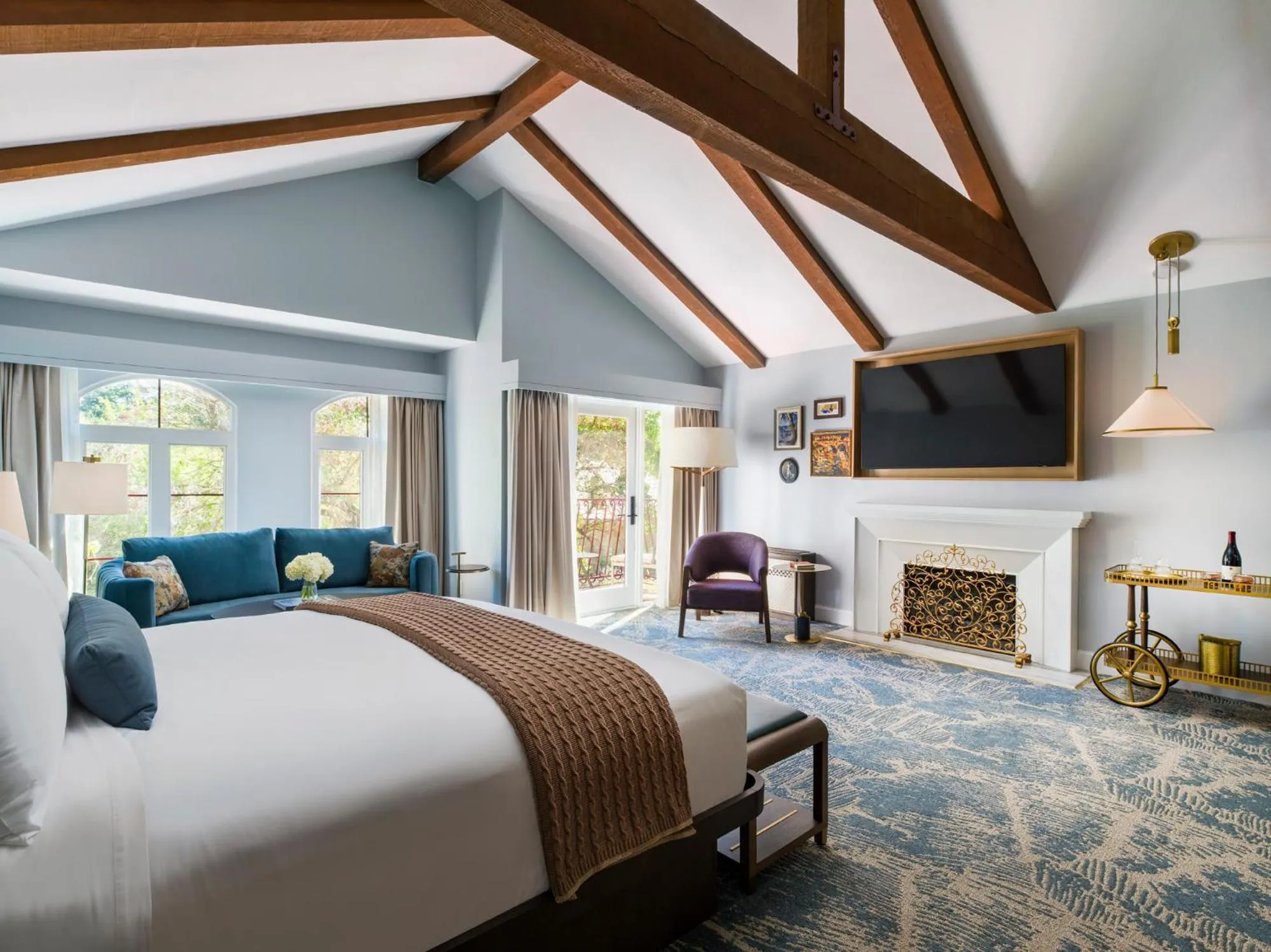 Seating area, Bed in Vinarosa Resort & Spa