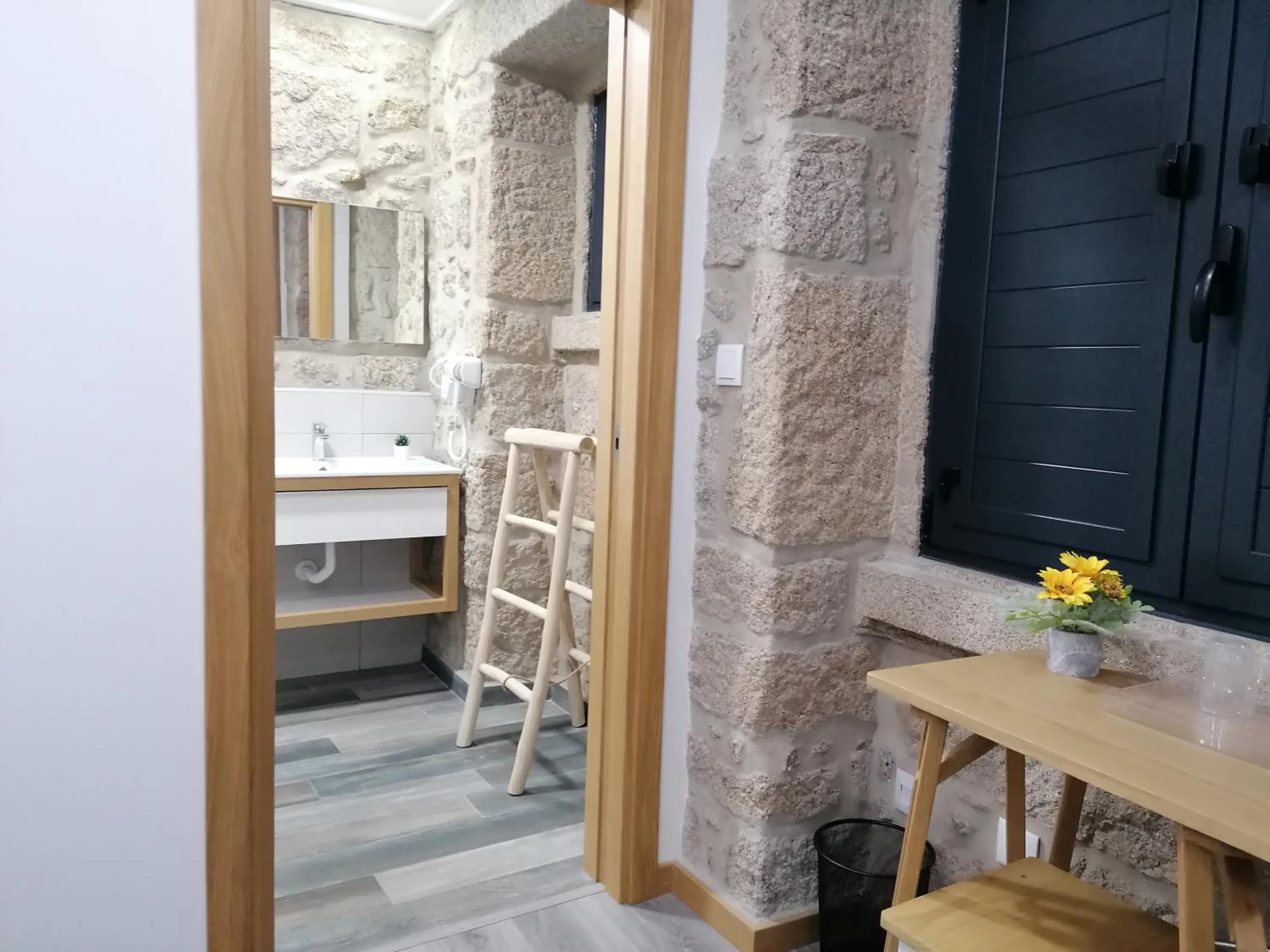 Bedroom in ALOJAMENTO GIRASSOL - Guest House - Quarto com casa de banho privativa