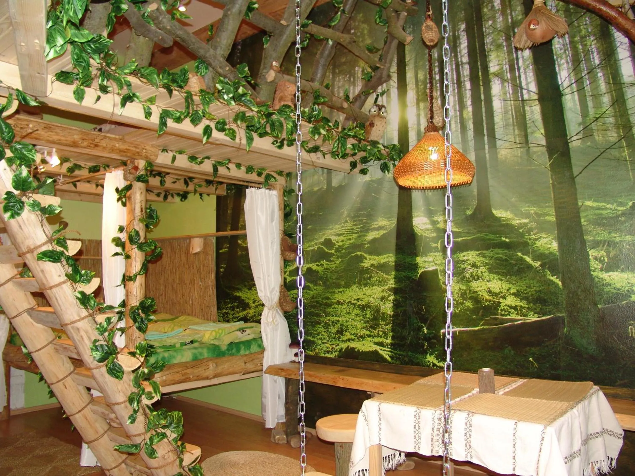 Restaurant/places to eat in ARTHARMONY Pension & Hostel