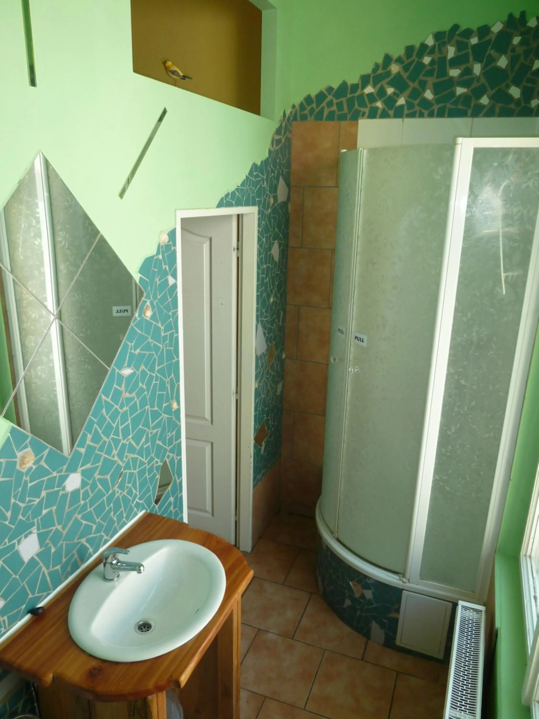 Bathroom in ARTHARMONY Pension & Hostel