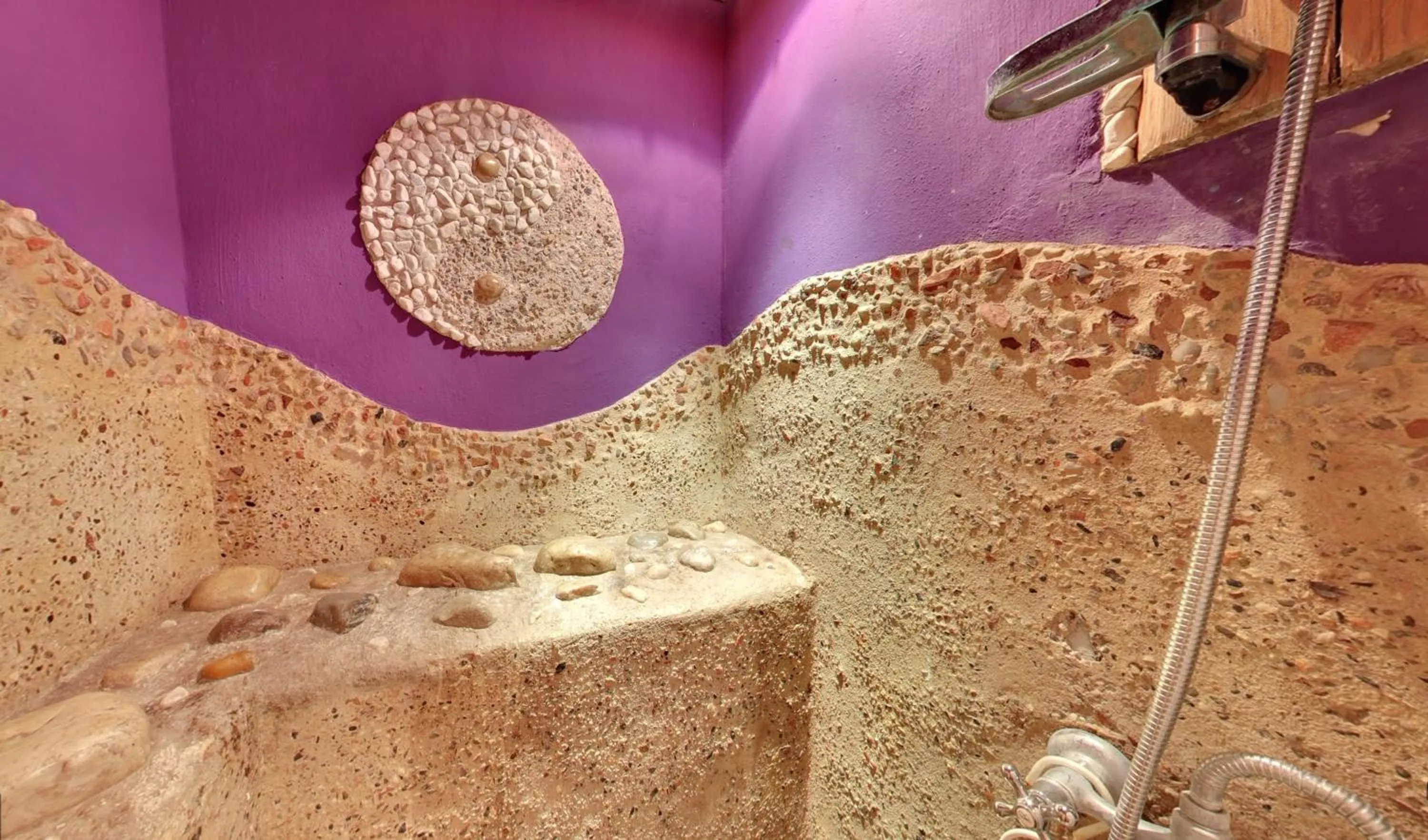 Shower in ARTHARMONY Pension & Hostel