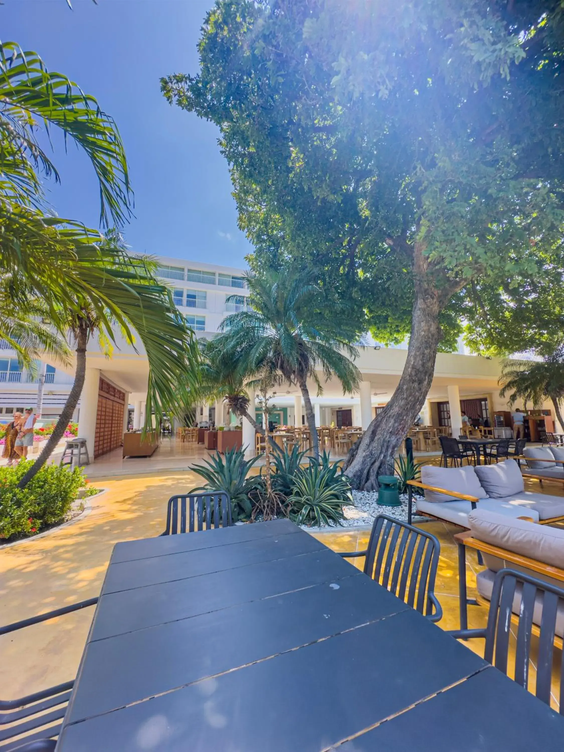 Restaurant/places to eat in Tamaca Beach Resort Restaurant/places to eat in Tamaca Beach Resort