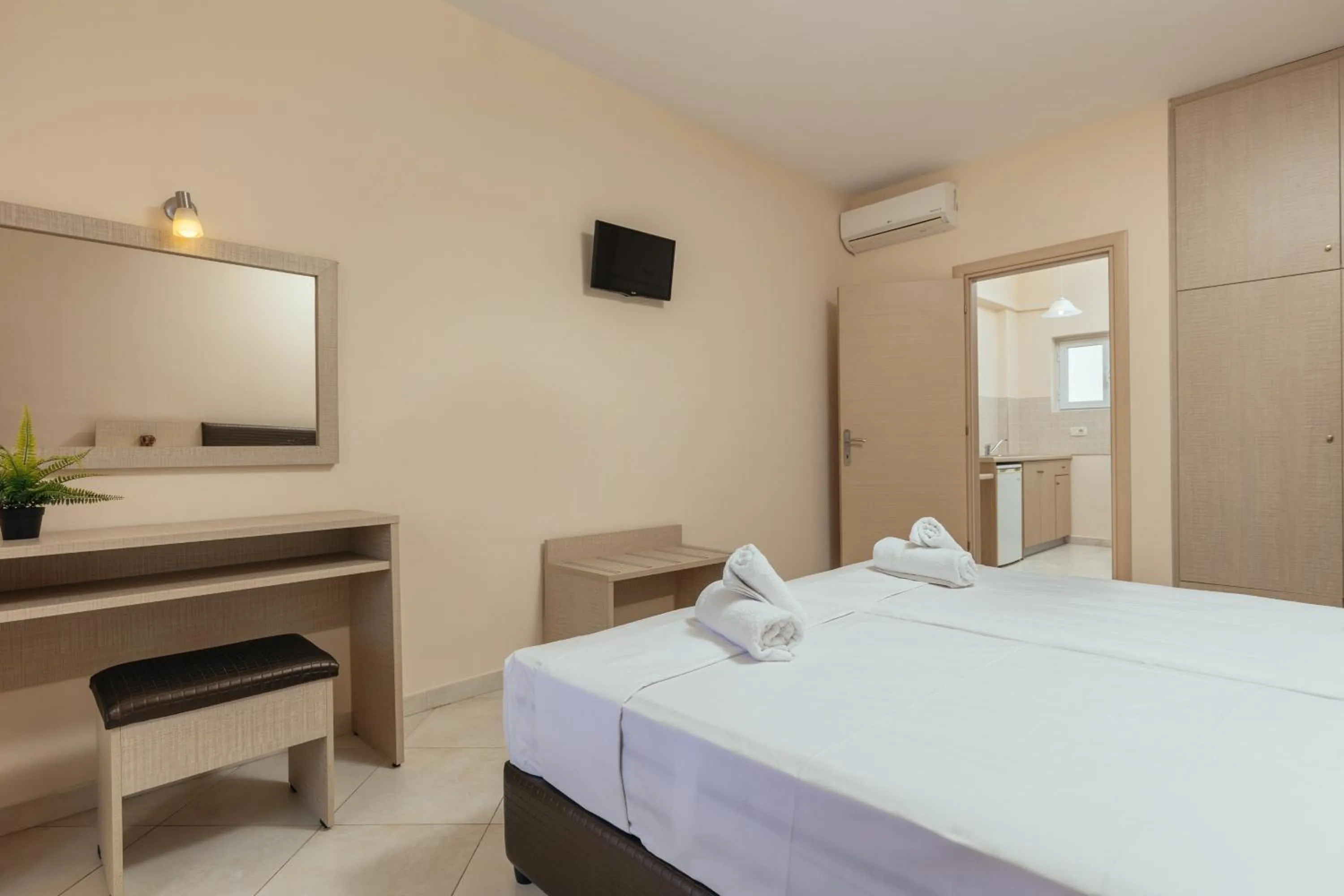 Bed in Yakinthos Hotel