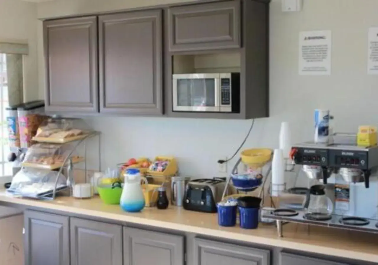 Breakfast in Days Inn by Wyndham Barstow Breakfast in Days Inn by Wyndham Barstow