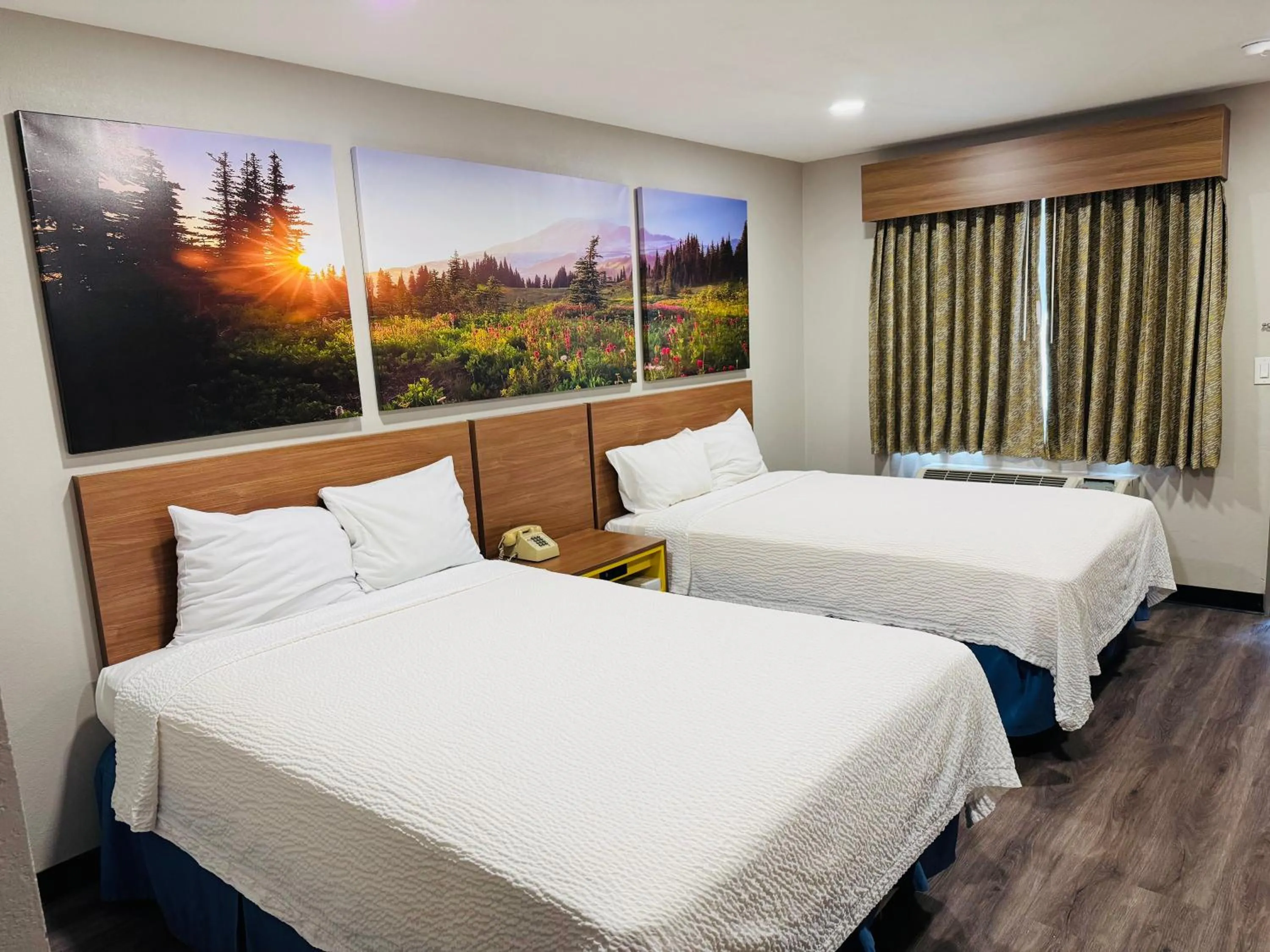 Bedroom, Bed in Days Inn by Wyndham Barstow