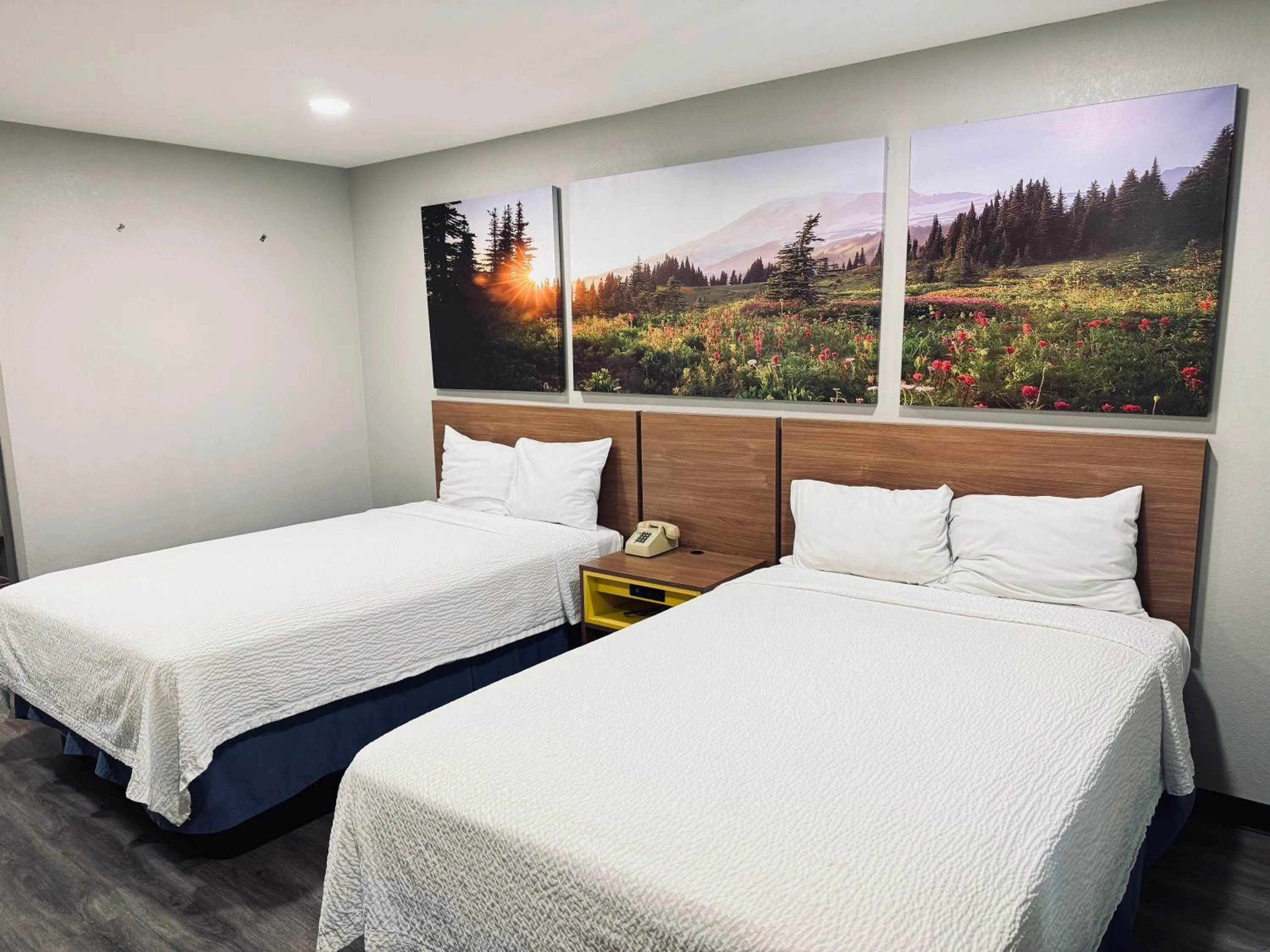 Bedroom, Bed in Days Inn by Wyndham Barstow