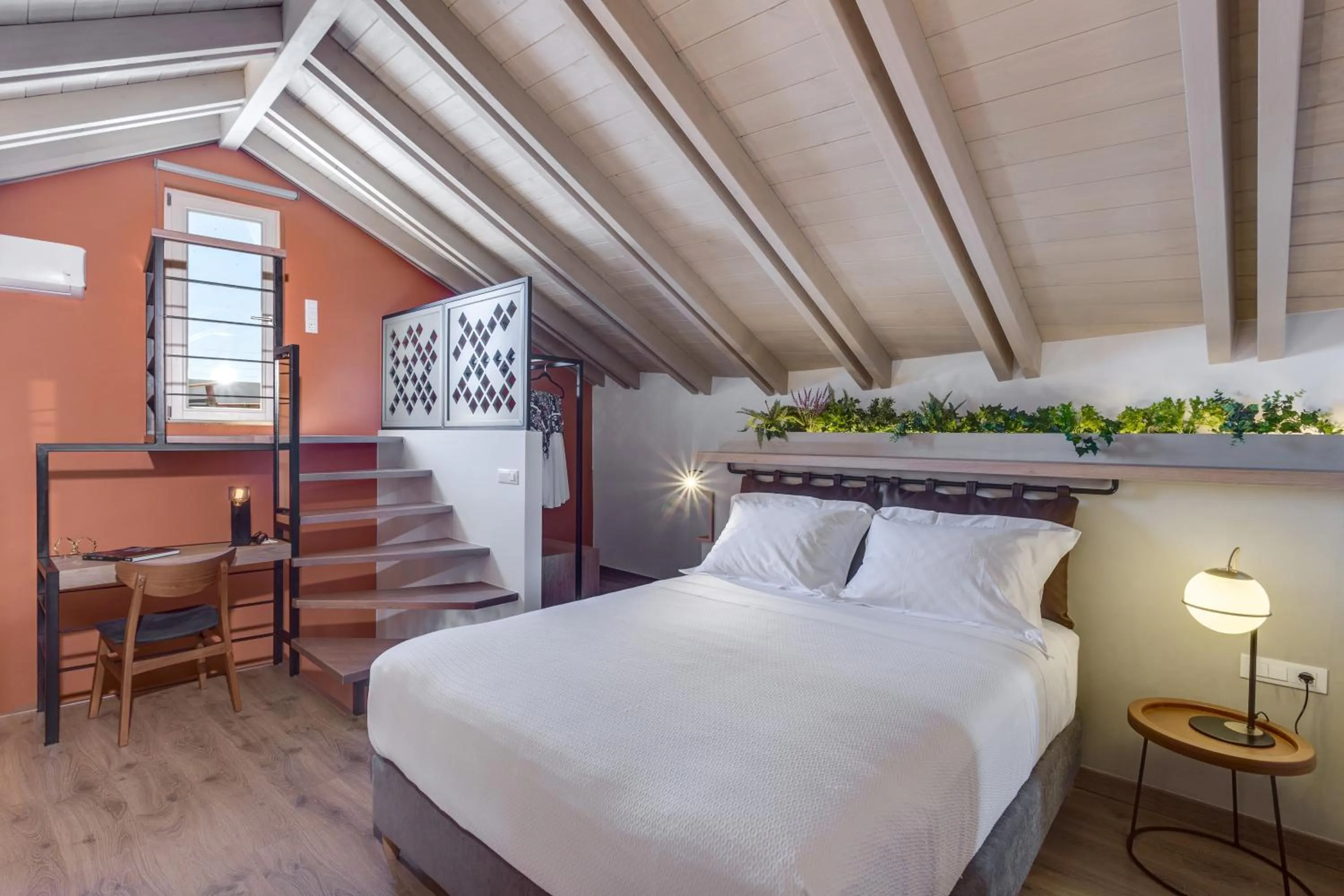 Bedroom, Bed in 1924 suites