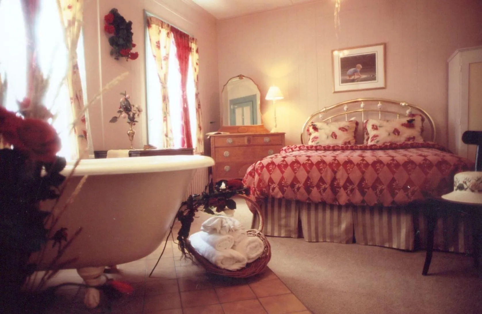 Bed in Hôtel-La Grande Maison et Spa