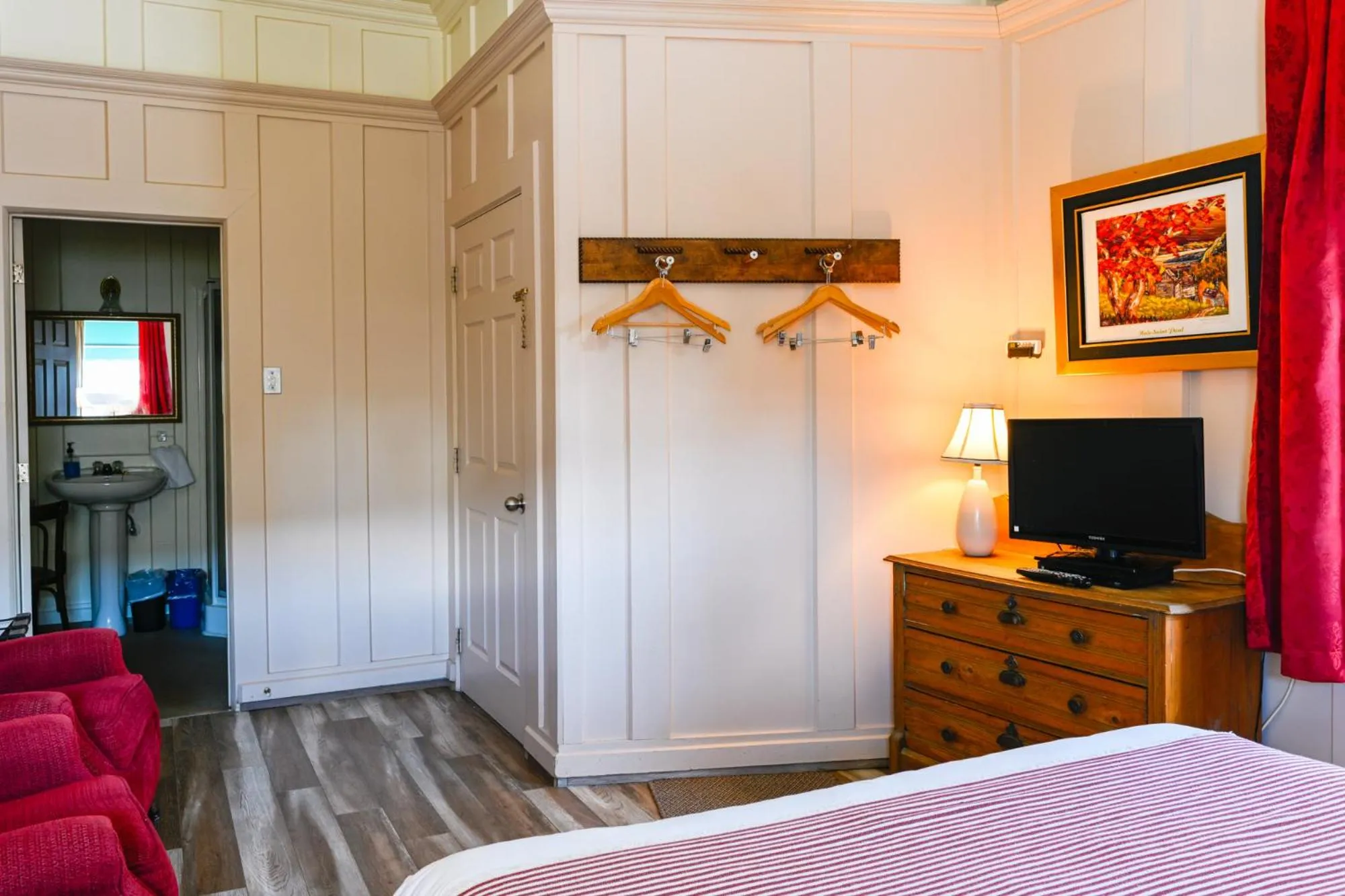 Bed in Hôtel-La Grande Maison et Spa