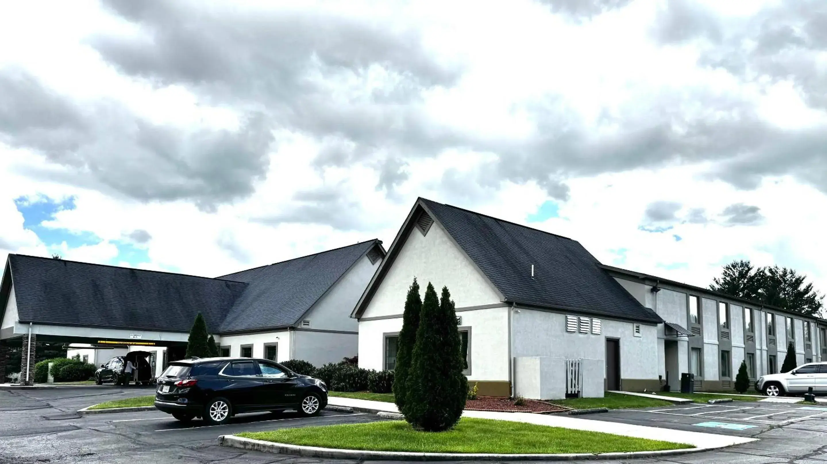 Property building in Deluxe Inn Wytheville Property building in Deluxe Inn Wytheville