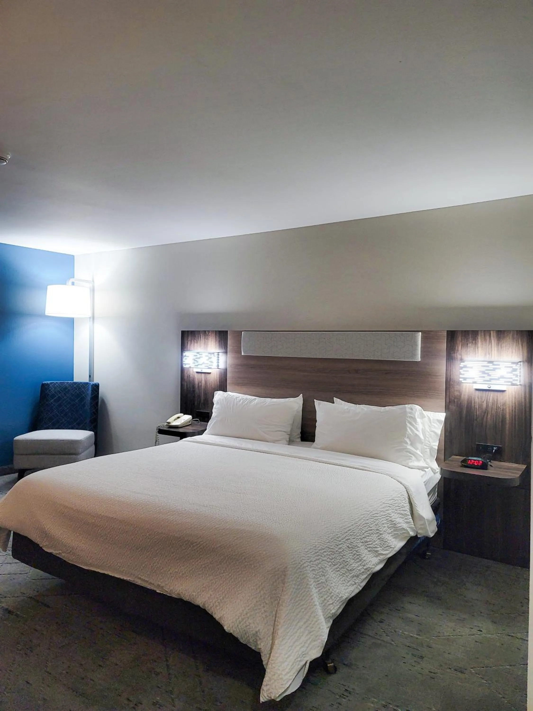 Bed in Holiday Inn Express Enid-Highway 412 by IHG