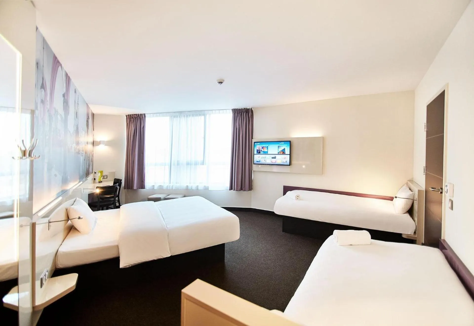 Bathroom, Bed in B&B HOTEL Krakow Centrum