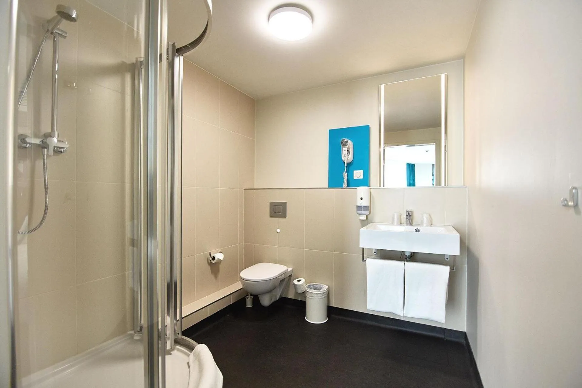 Bathroom in B&B HOTEL Krakow Centrum