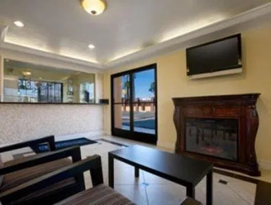 Day in Orange Show Inn