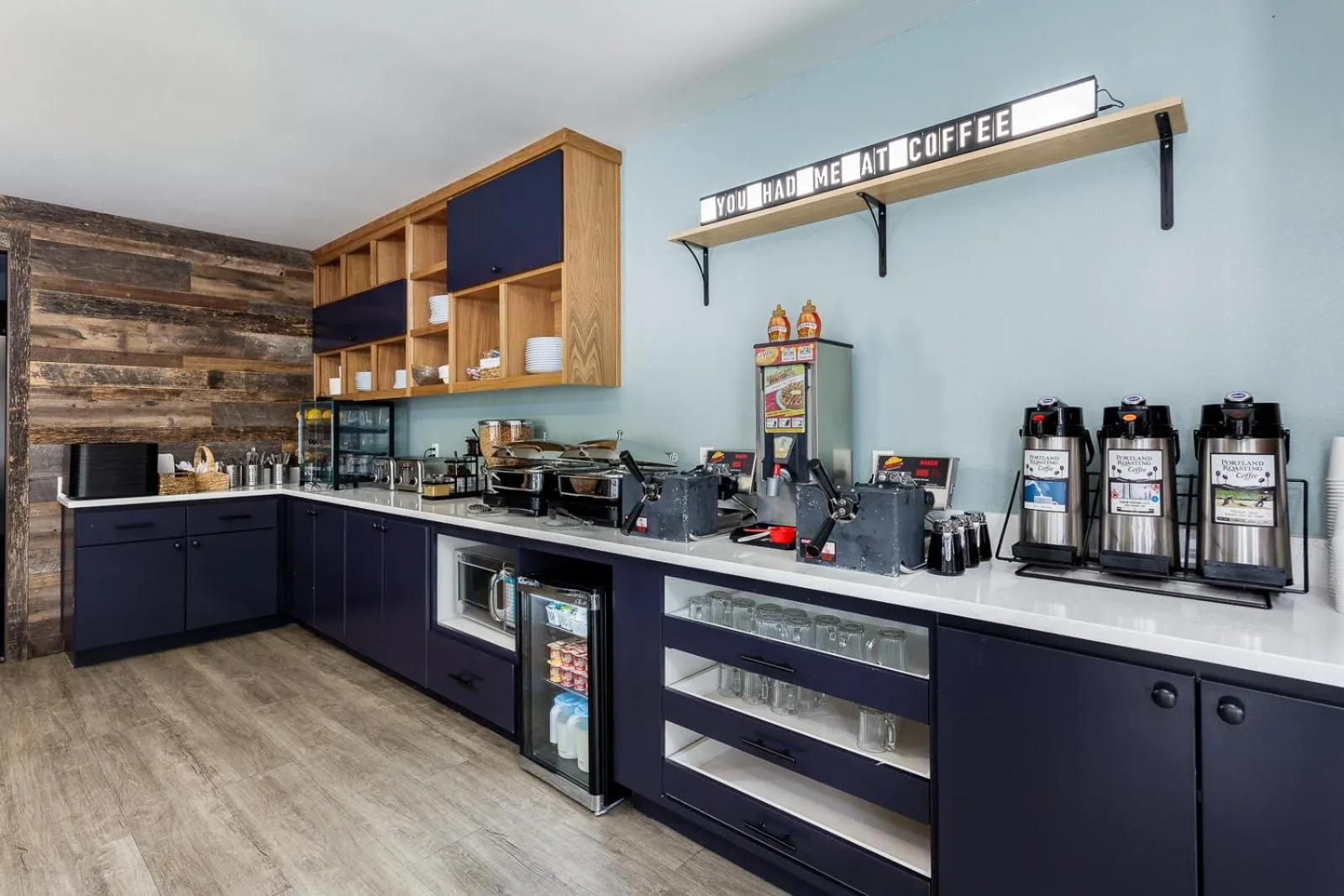 Restaurant/places to eat in The Coho Oceanfront Lodge