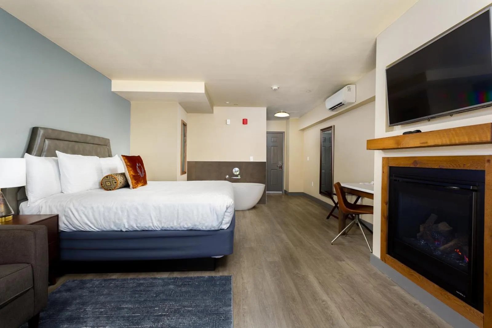 Bed in The Coho Oceanfront Lodge