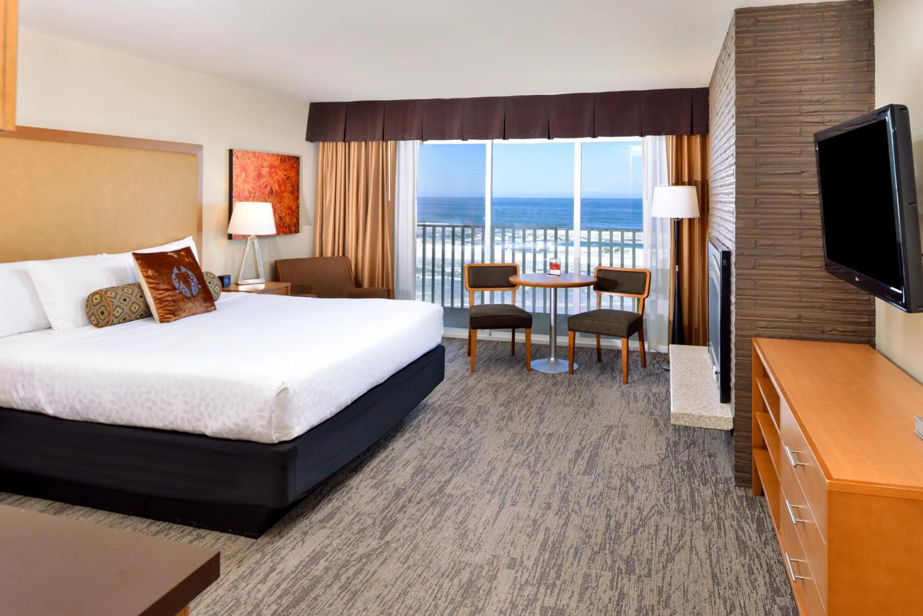 Balcony/Terrace, Bed in The Coho Oceanfront Lodge