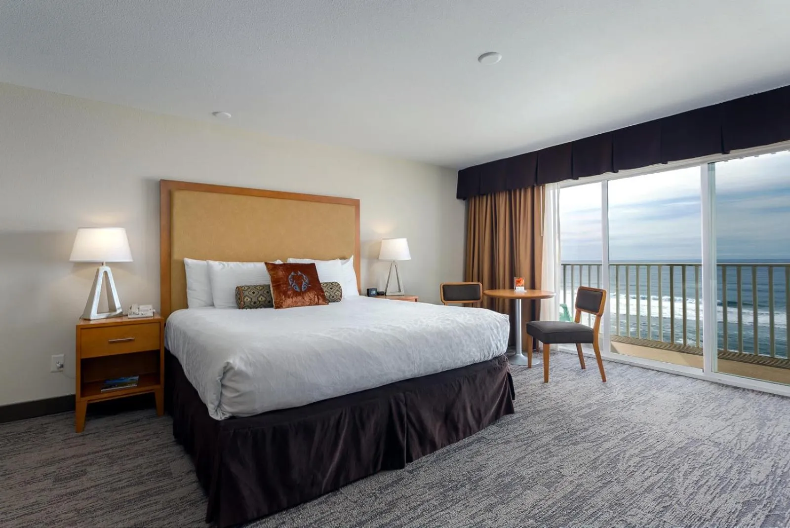Photo of the whole room, Bed in The Coho Oceanfront Lodge