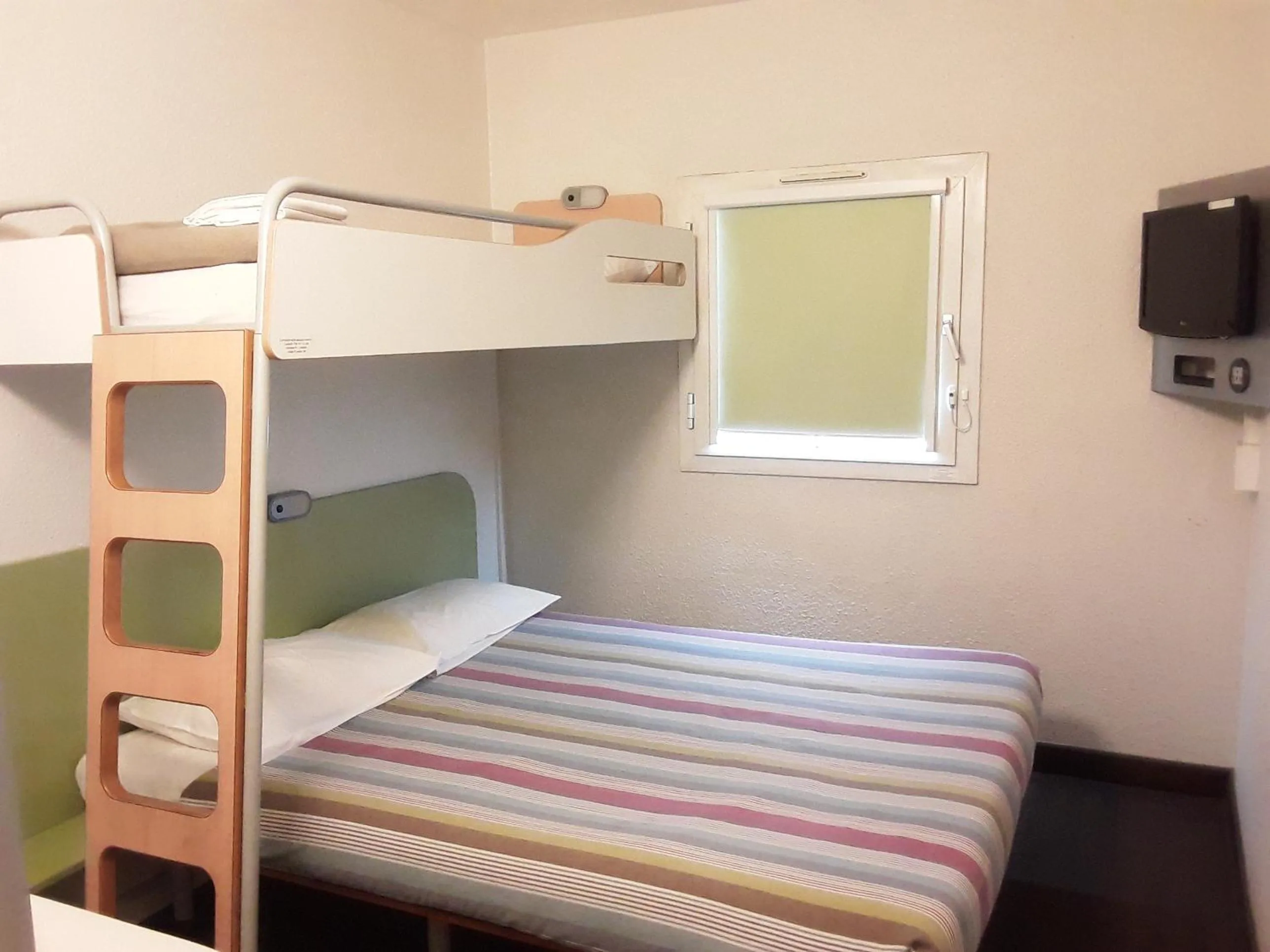 Shower, Bed in SUN1 Durban