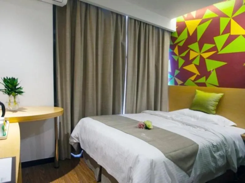 Bed in Vatica Xuzhou High Speed Railway Station Hotel