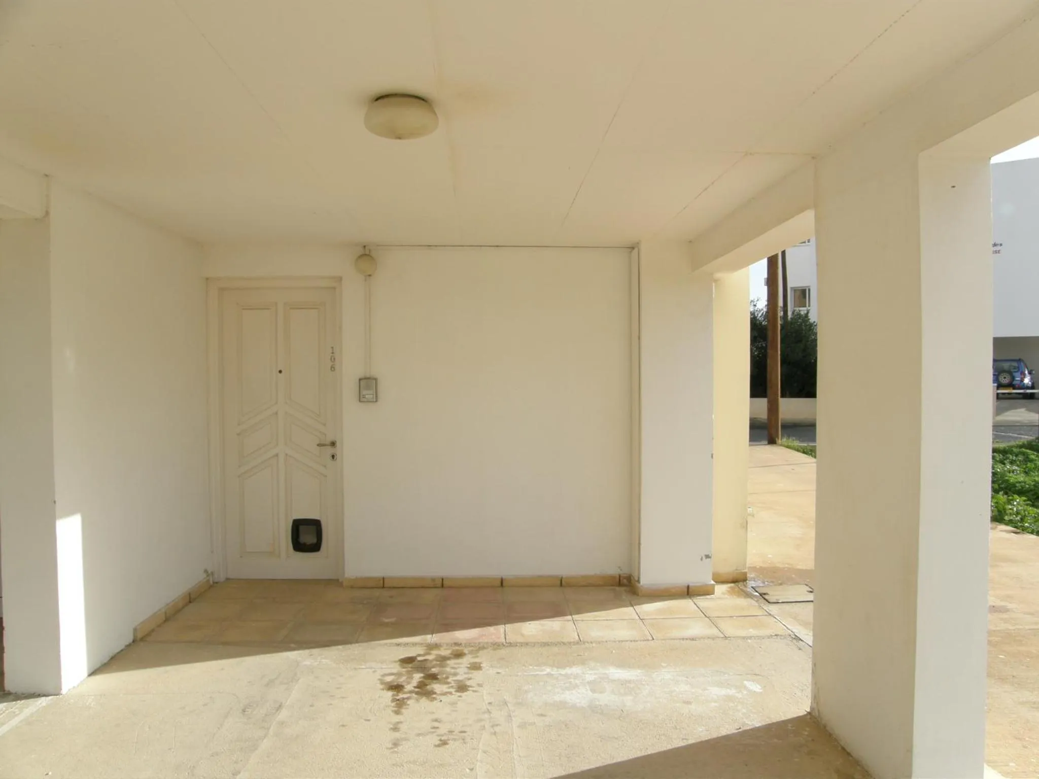 Facade/entrance in Athena and The Owl Beachside Apt