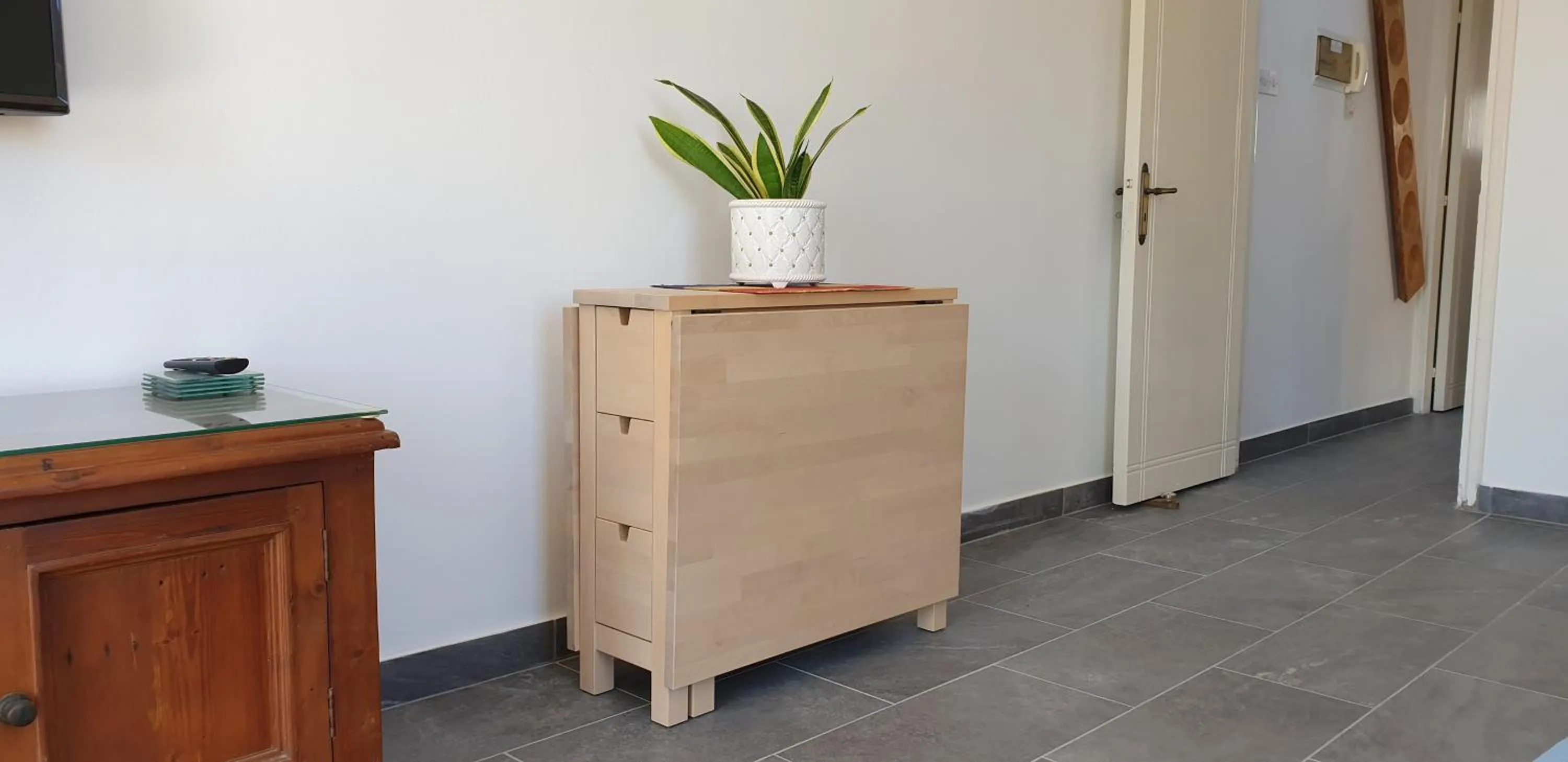 Dining area in Athena and The Owl Beachside Apt