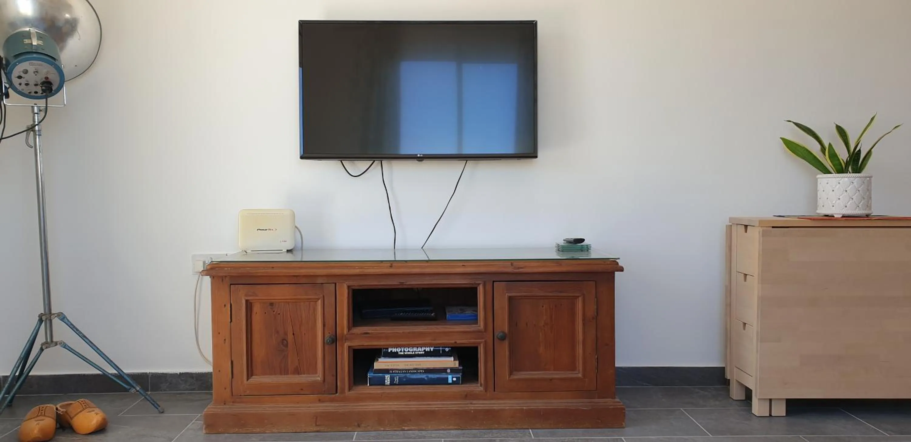 TV and multimedia in Athena and The Owl Beachside Apt